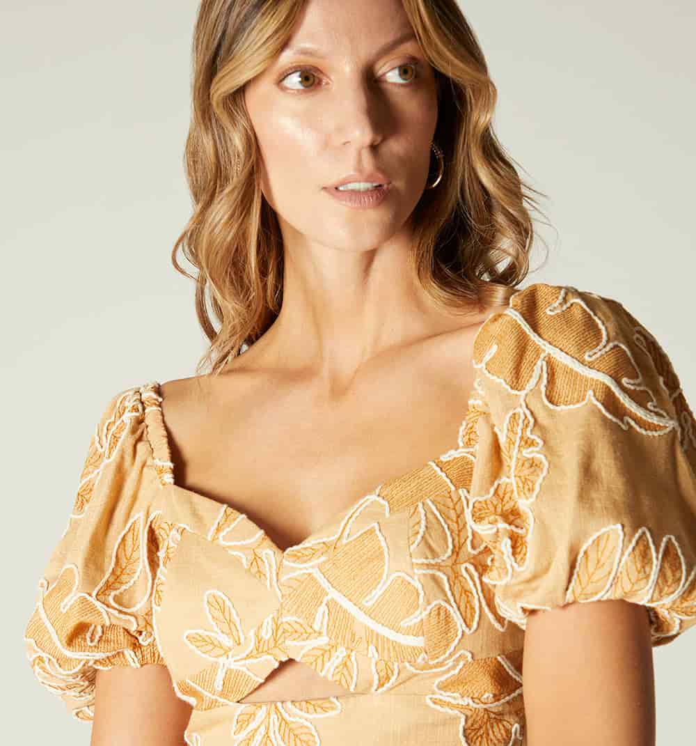 Blusa crop manga corta con detalle en espalda - miniatura 3