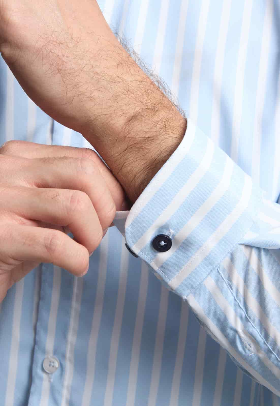 Camisa casual slim fit azul a rayas blancas - miniatura 6