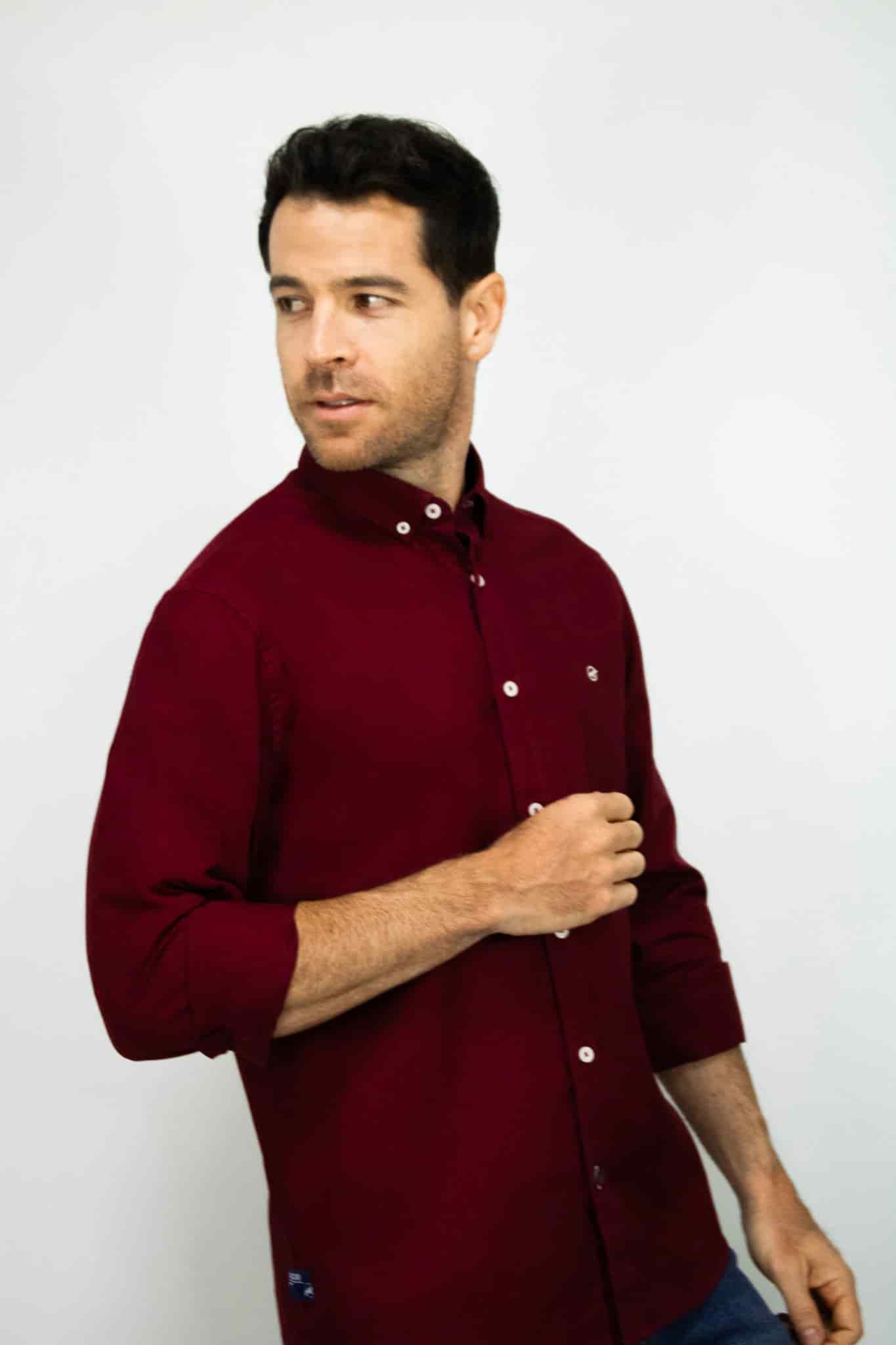 Camisa Oxford Manga Larga Vinotinto para Hombre - miniatura 2