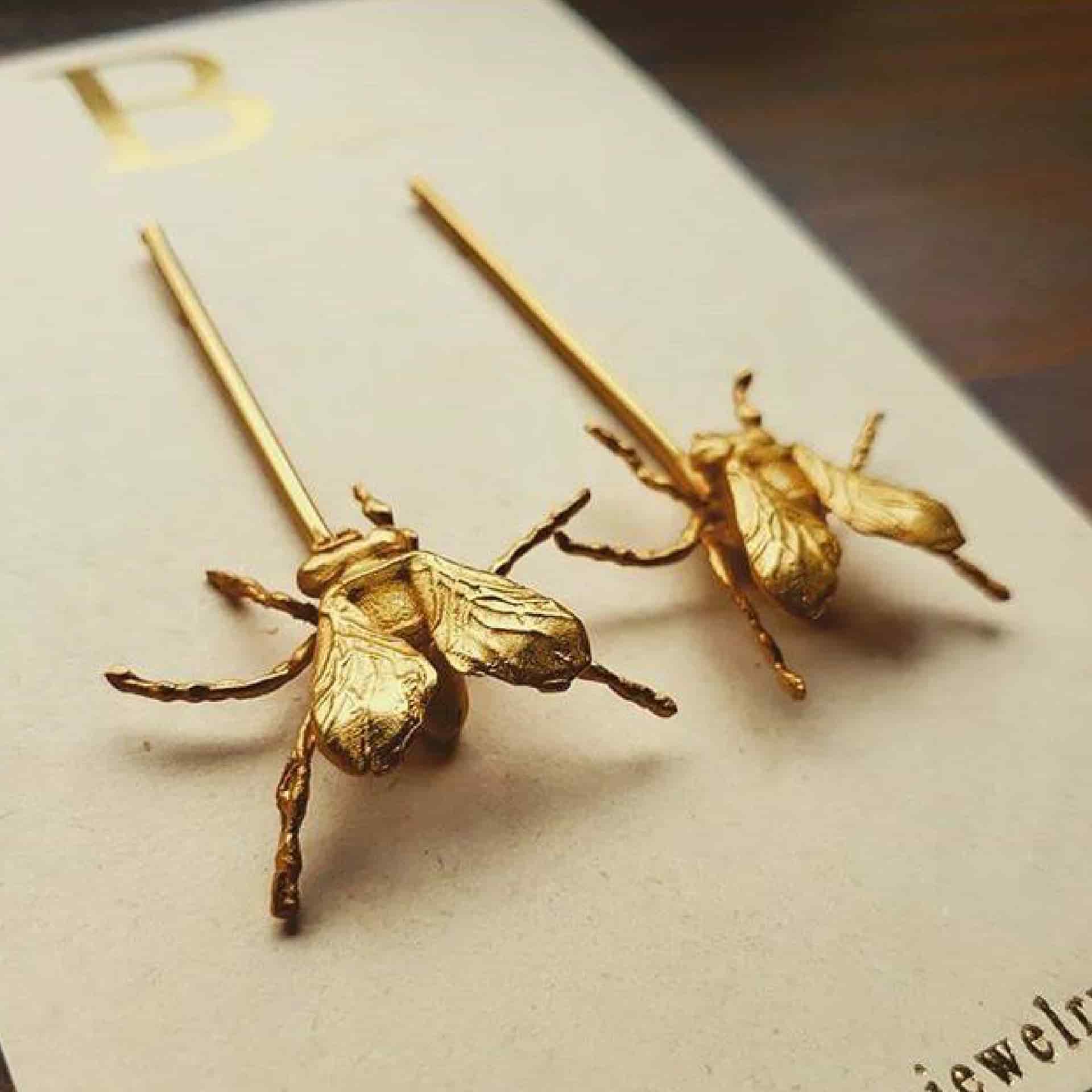 Aretes largos con mosca grande - miniatura 4