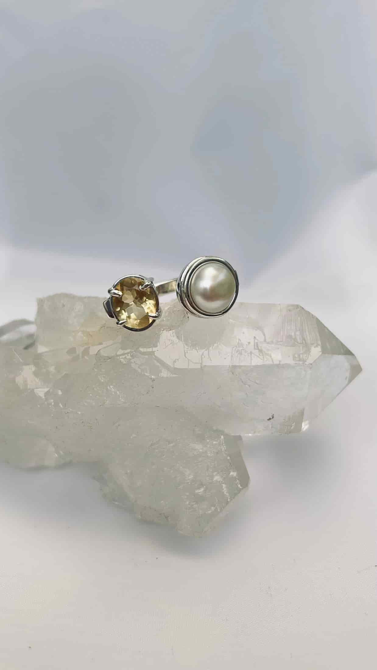 Anillo Doble Citrino y Perla Mediano Colección Armonía Dual - miniatura 1