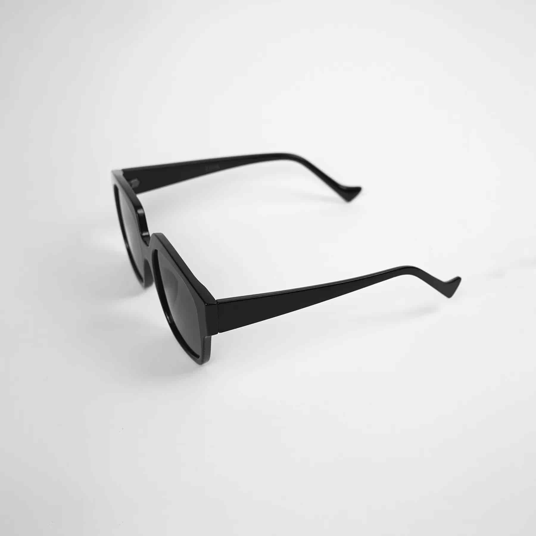 Gafas de sol Negras Asimetricas - miniatura 2