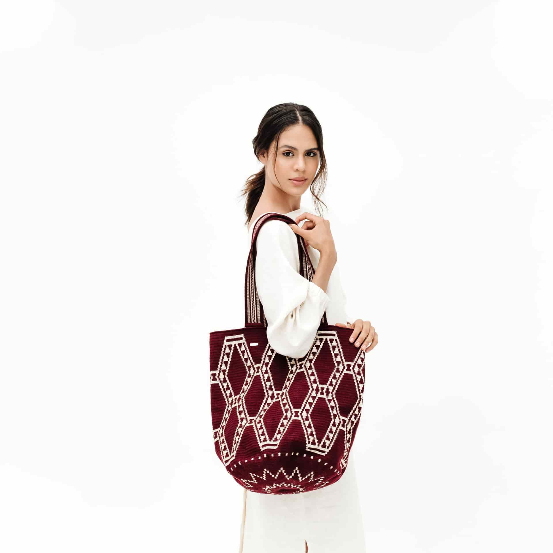 Maxi Bolso Wayuu Vinotinto brillante - miniatura 2