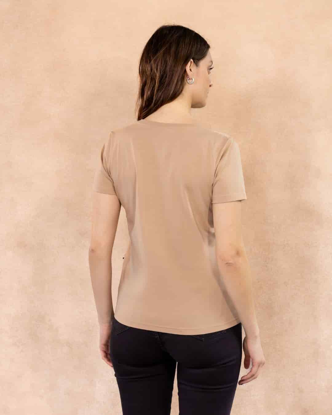 Camiseta Antimanchas Cuello V Arena - Talla Regular - miniatura 4