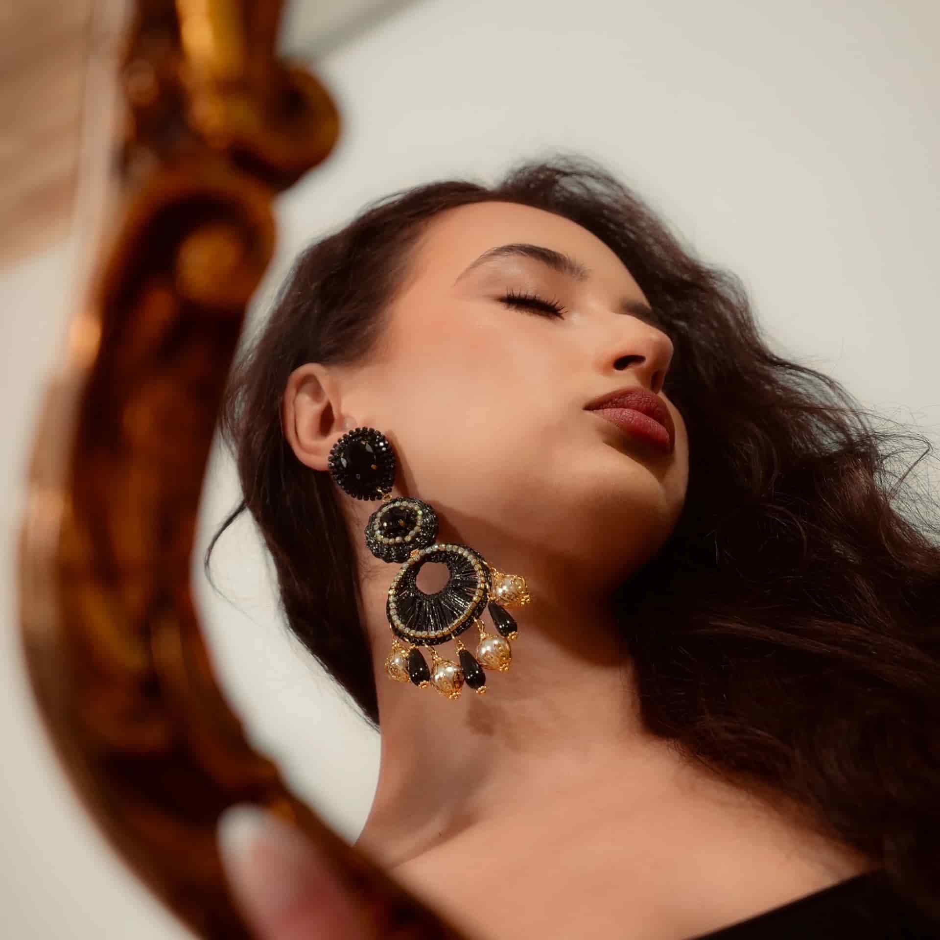Black Waterfall Earrings - miniatura 2
