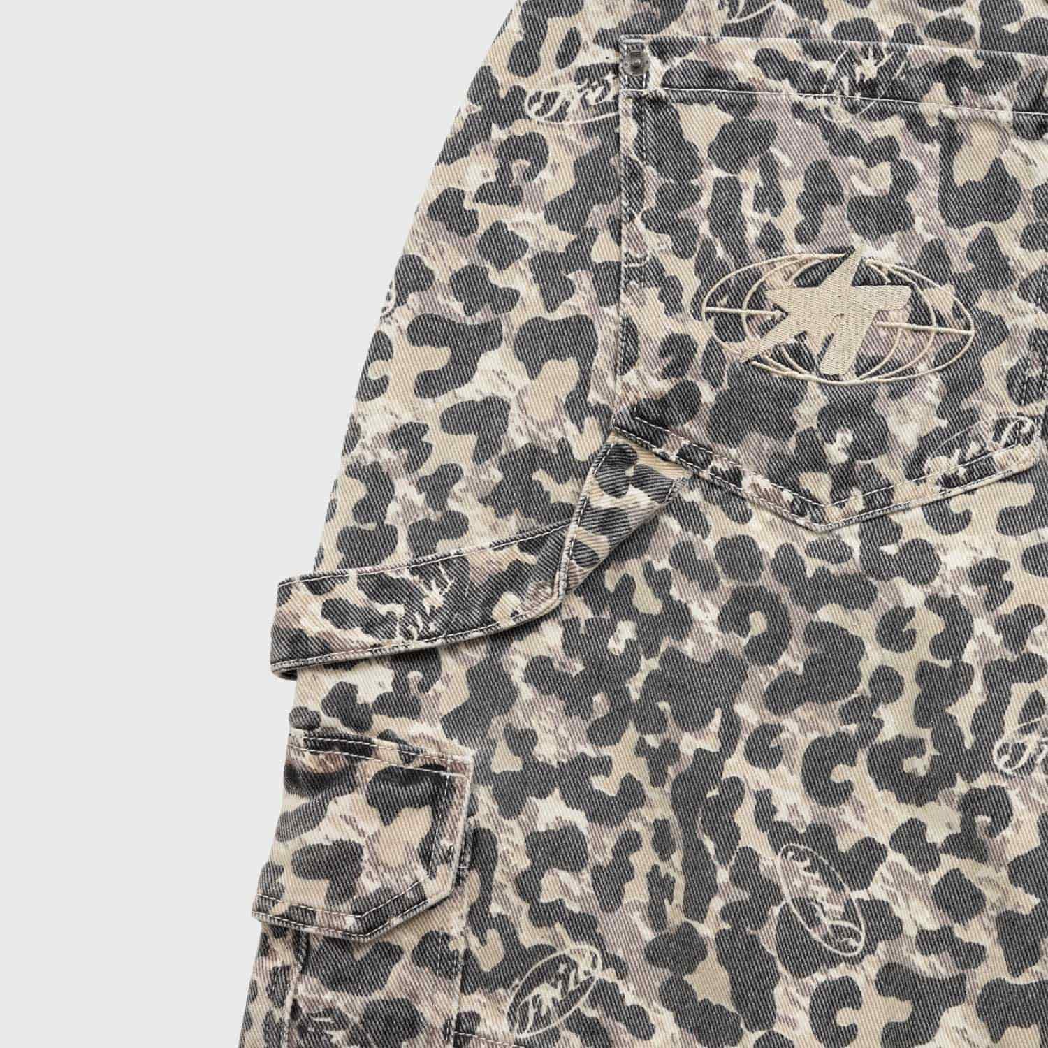 Intuition Leopard Cargo Jorts - Camel - miniatura 6