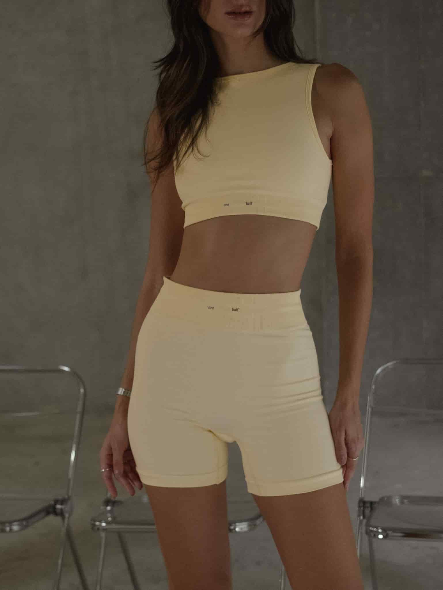 CLEAN LINES SEAMLESS TOP - YELLOW UNDERTONE - miniatura 11