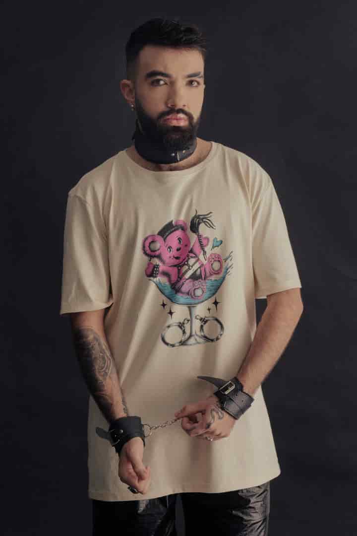 Camiseta beige oso en copa - miniatura 1