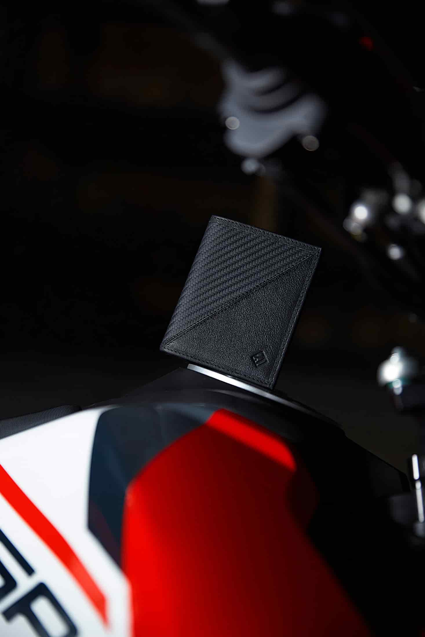 Billetera Compact Cuero (Negra-Roja) — Con Grabado de Iniciales - miniatura 9
