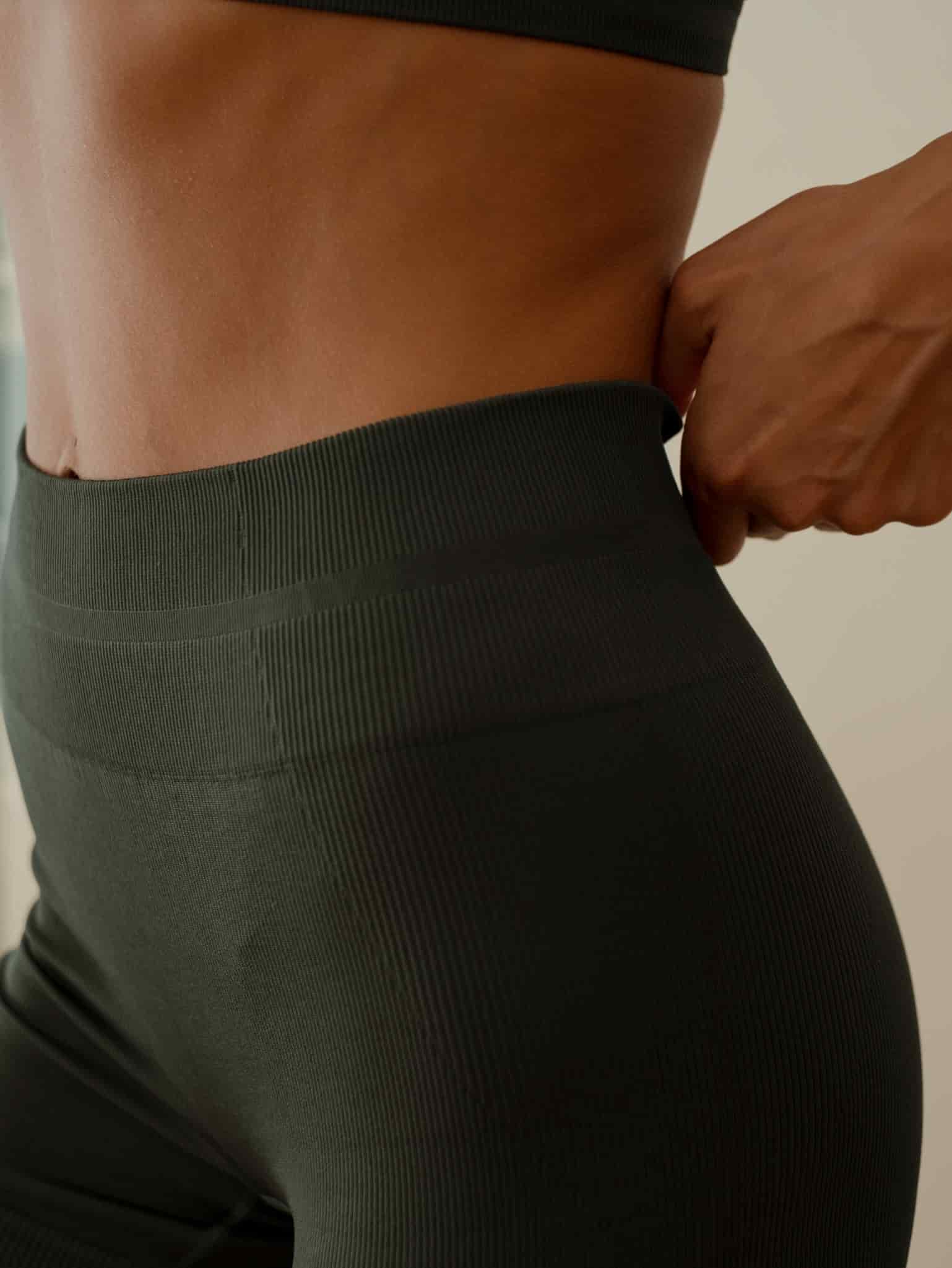 FORM SEAMLESS MINI SHORT - PESTO - miniatura 8