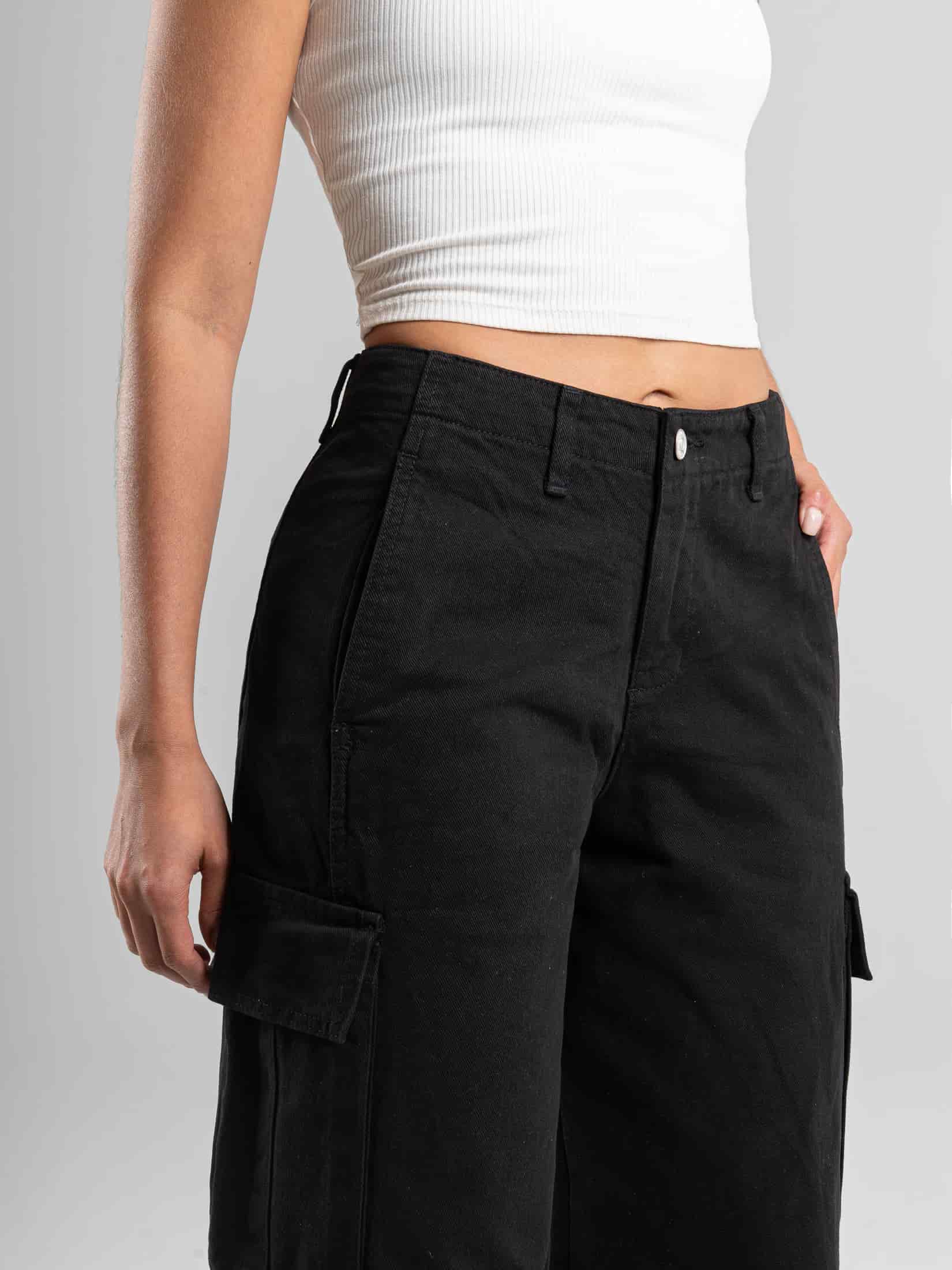 Ref: 0620483 Pantalón Cargo rígido, tiro alto, tono negro, diseño con bolsillos laterales - miniatura 4