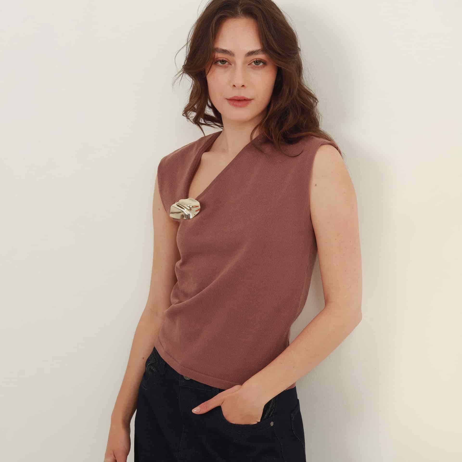 Blusa tejida cuello asimétrico manga sisa - miniatura 10