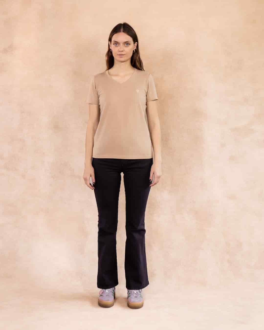 Camiseta Antimanchas Cuello V Arena - Talla Regular - miniatura 3