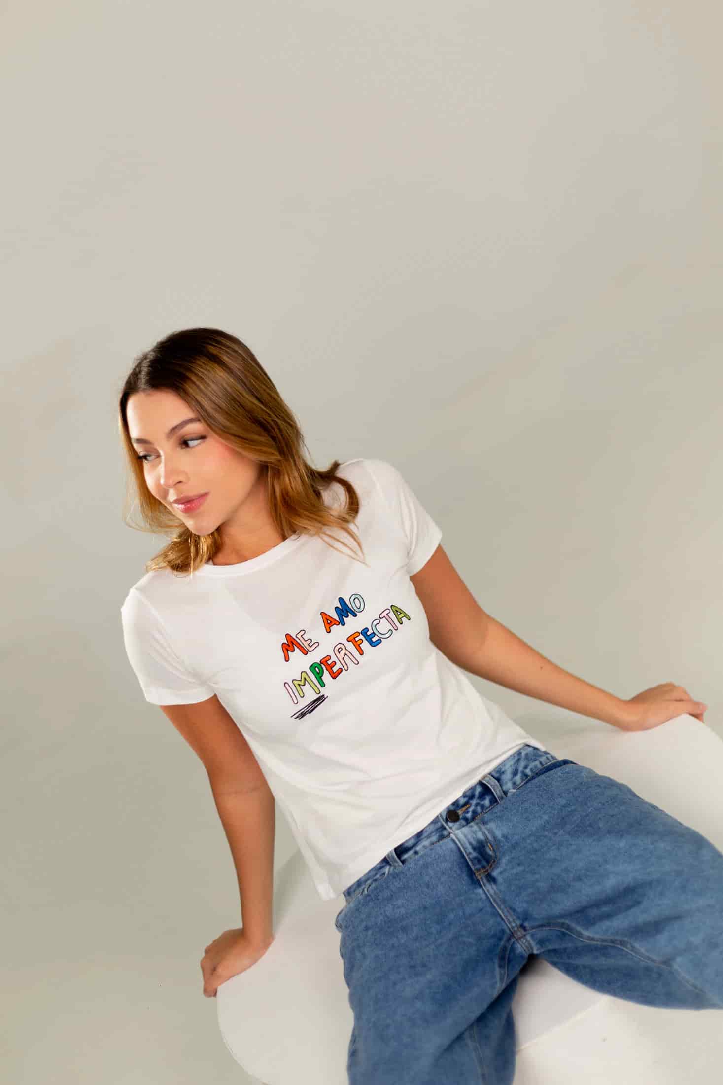 Me Amo Imperfecta Embroidered Basic Tee - miniatura 1