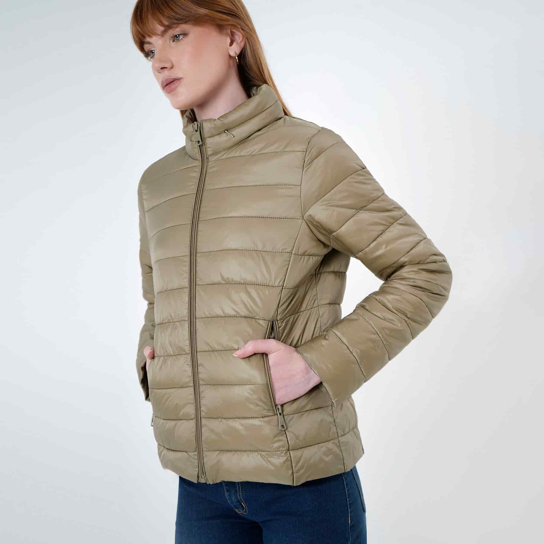 Chaqueta acolchada cuello alto con capucha interna - miniatura 42