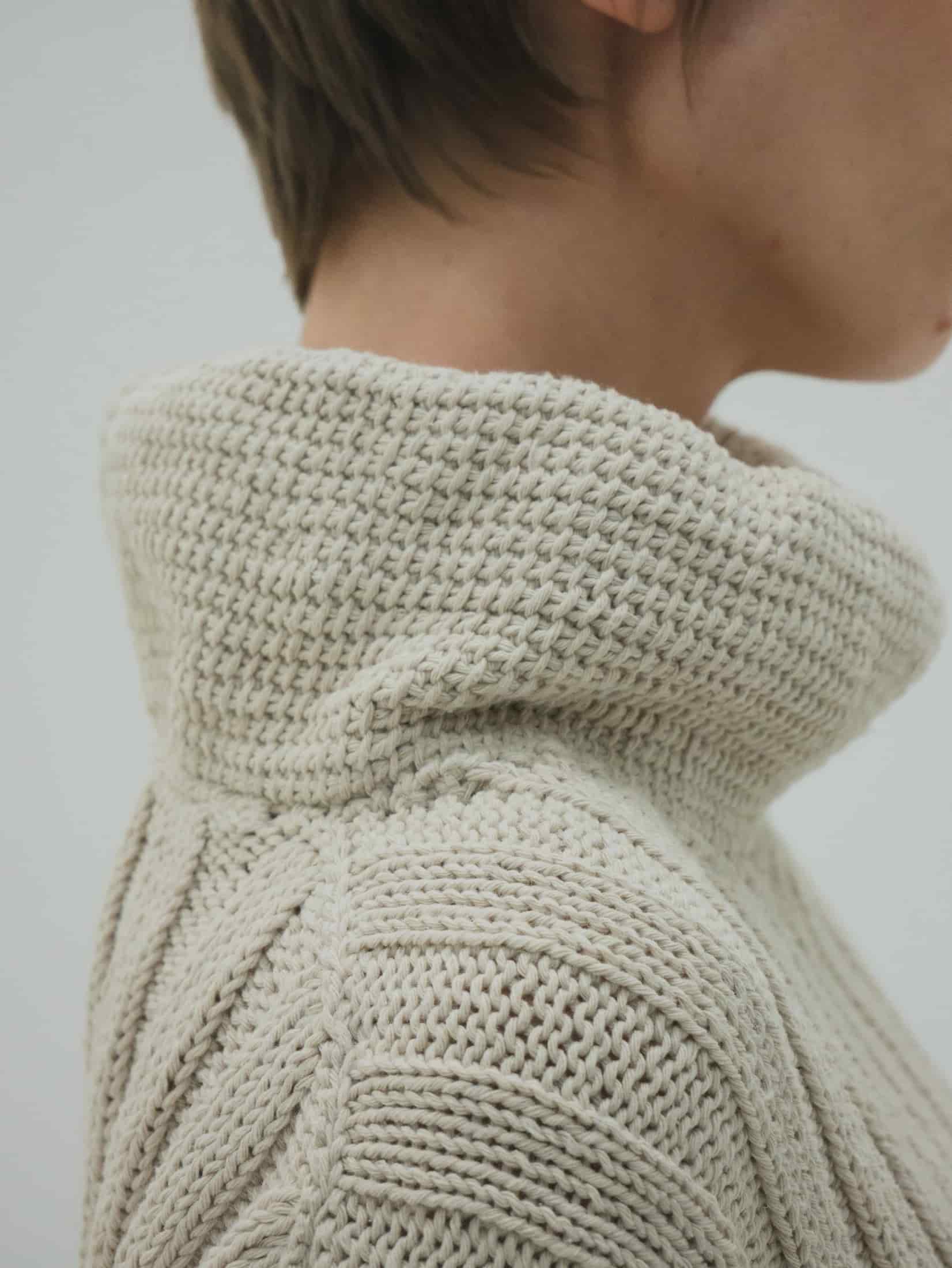 Sweater cuello alto estructurado crochet - miniatura 3