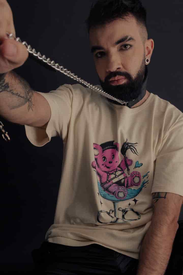 Camiseta beige oso en copa - miniatura 5