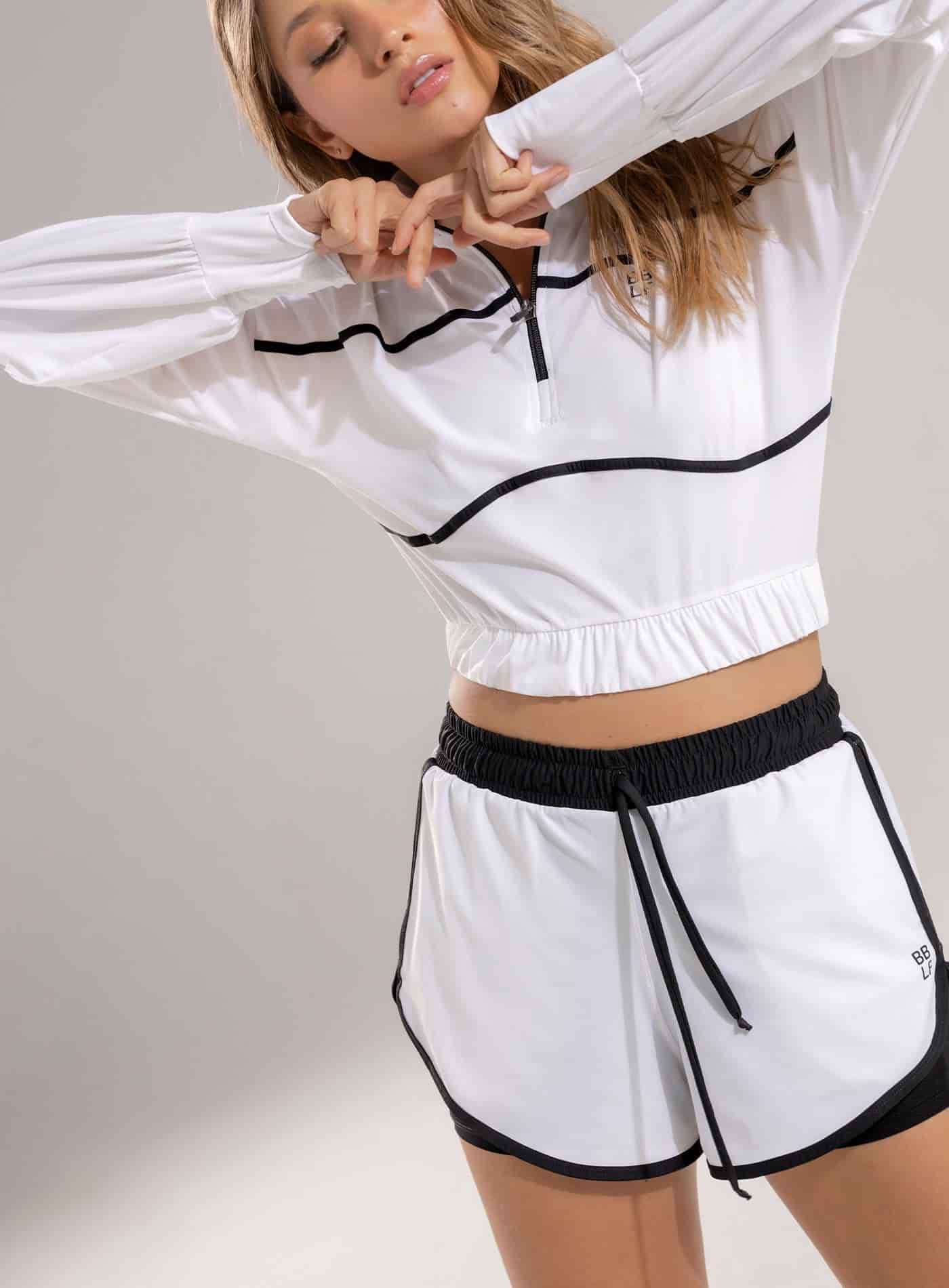 SHORT DEPORTIVO CON SESGOS EN CONTRASTE INCLUYE SHORT INTERNO - miniatura 1