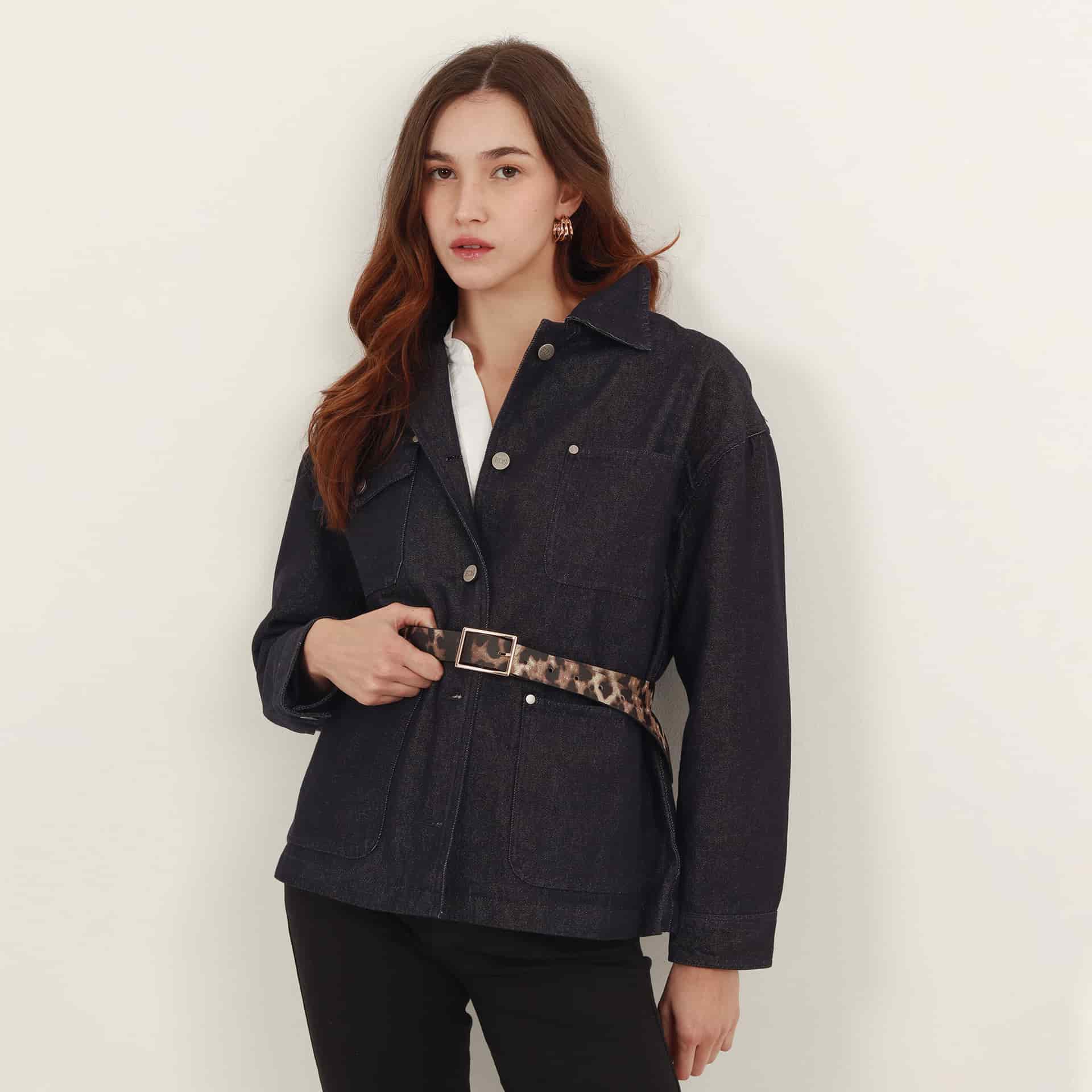 Chaqueta acolchada con capucha y ajuste en cintura - miniatura 15