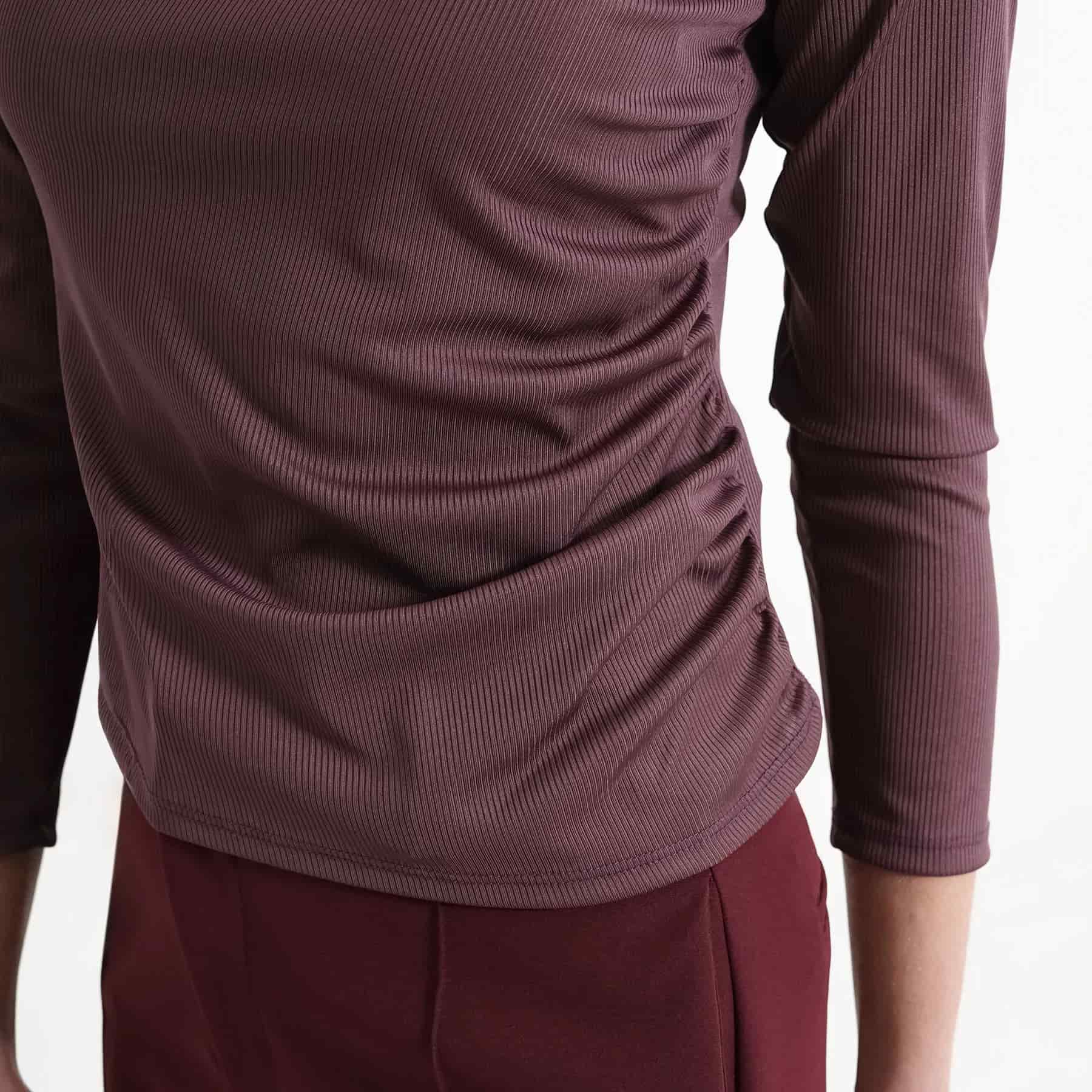 Camiseta Cuello Asimetrico Manga Larga - miniatura 3