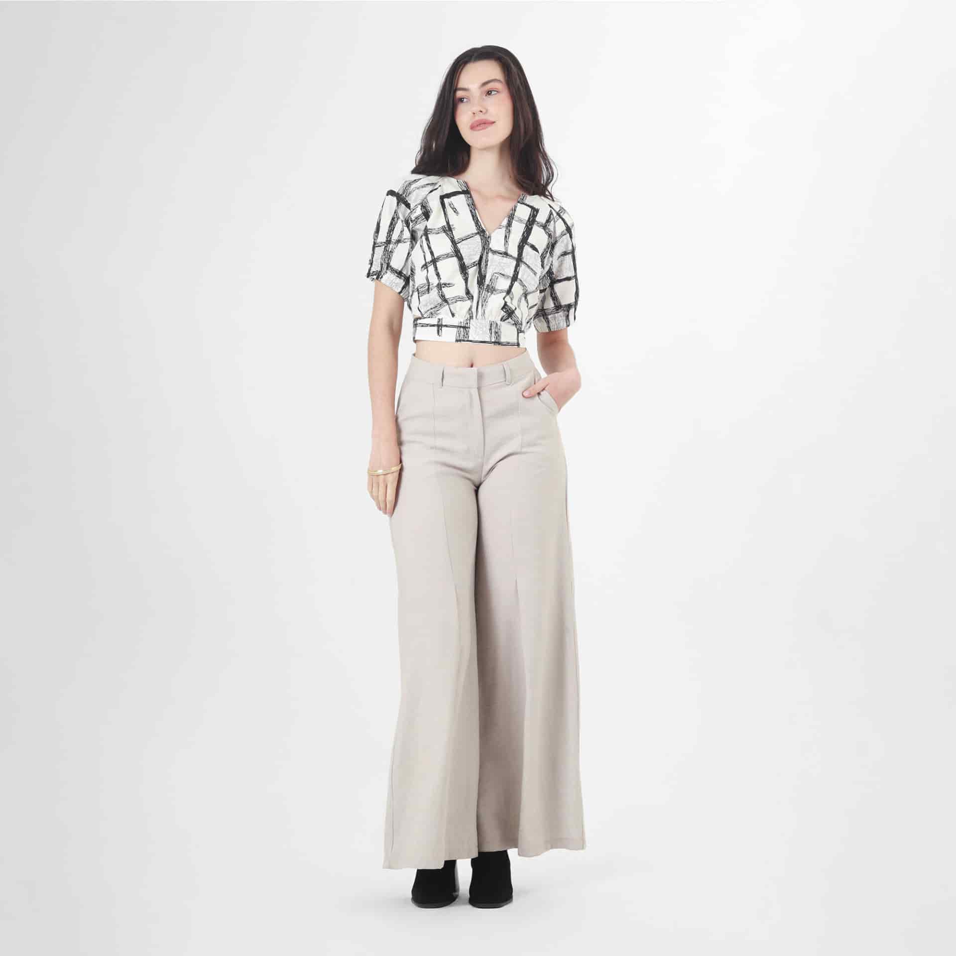 Blusa Cuello V Manga Corta - miniatura 3