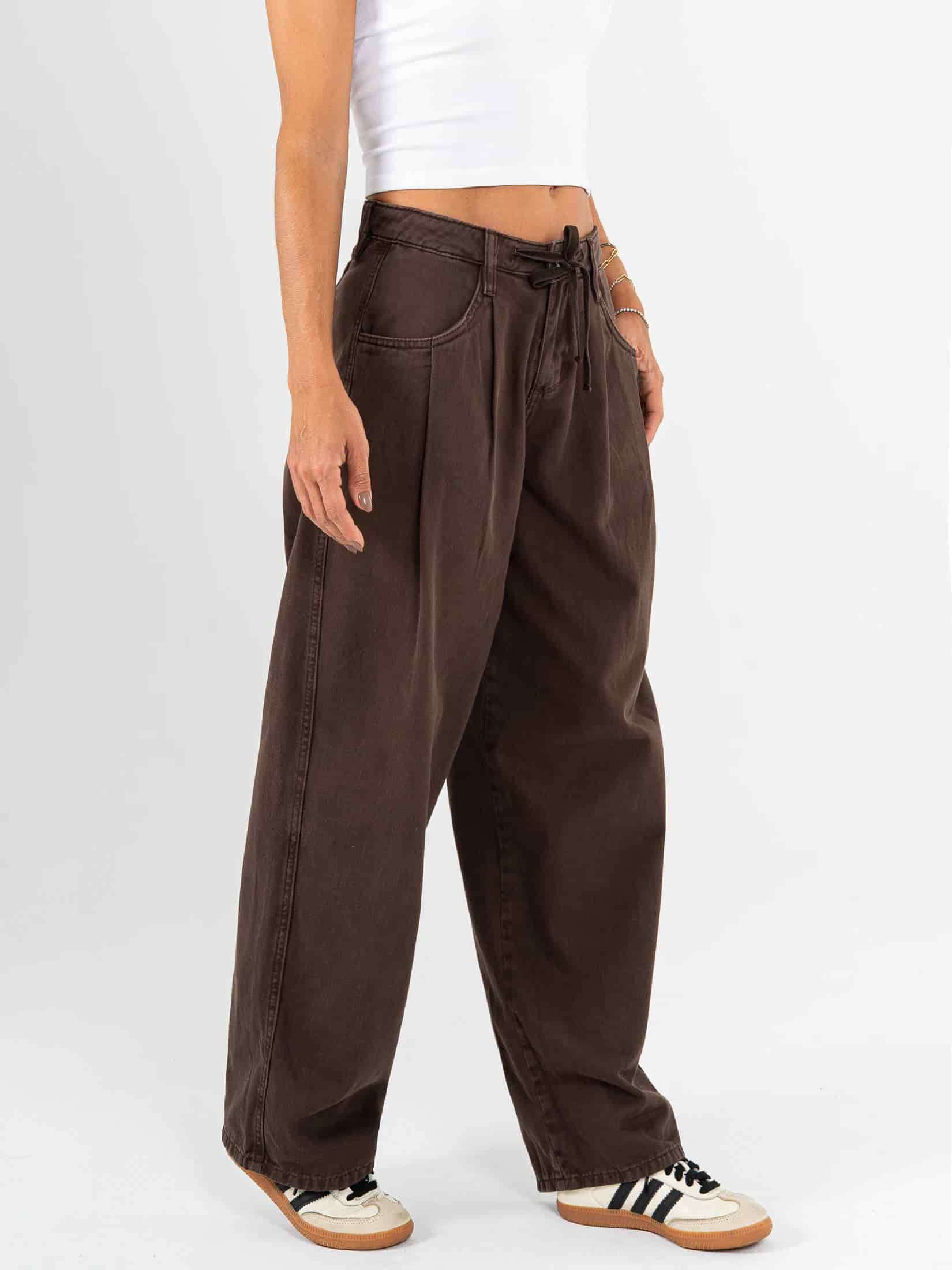 Ref: 069653 Pantalón wide leg, rígido, tiro medio, diseño cinco bolsillos, tono cafe. - miniatura 3