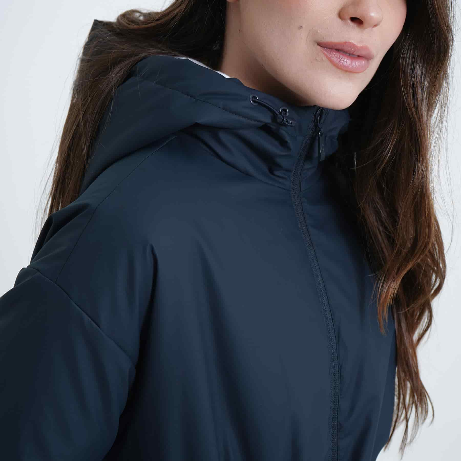Chaqueta acolchada con capucha y ajuste en cintura - miniatura 11