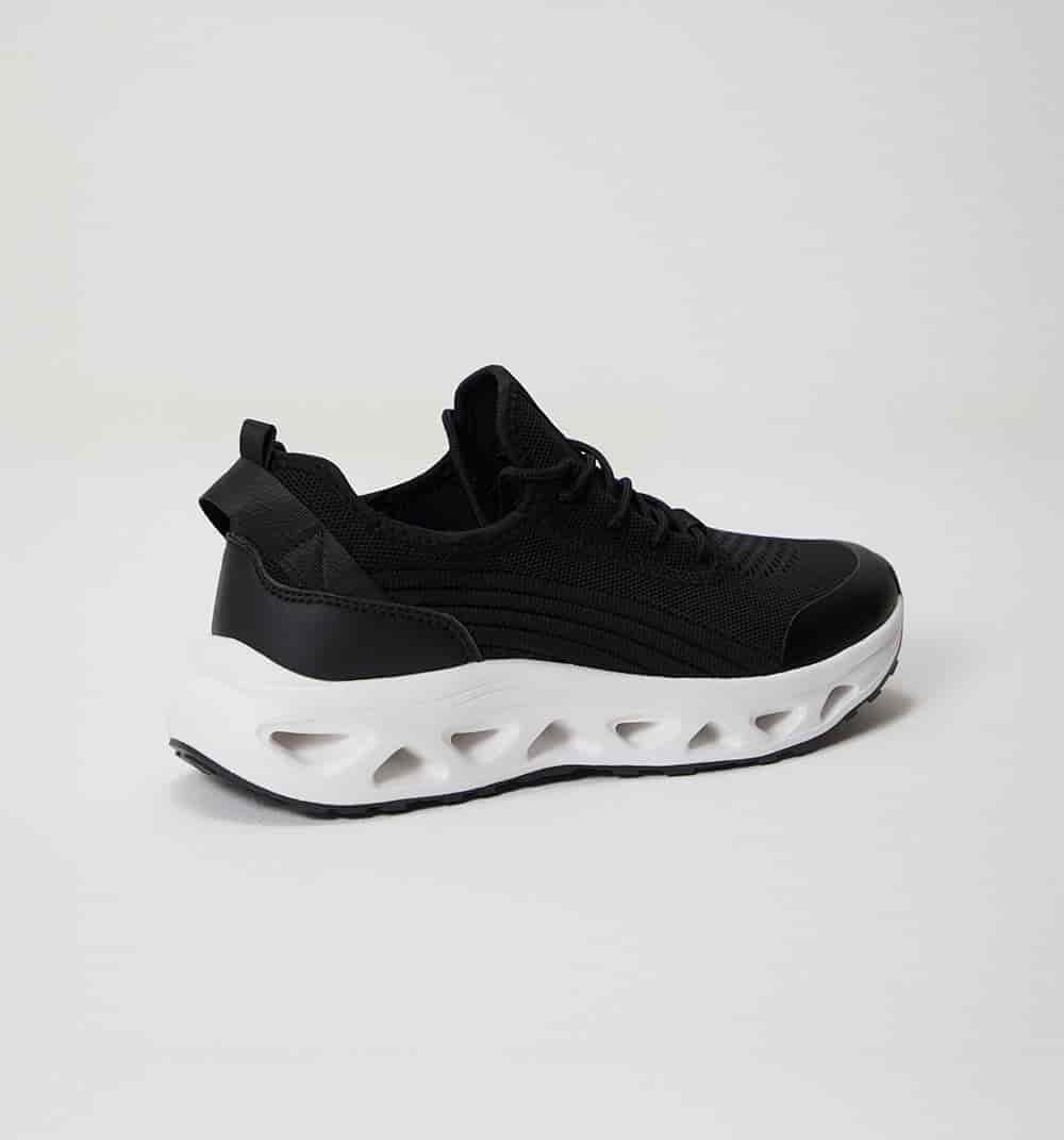 Tenis deportivo con capellada brillante - miniatura 4