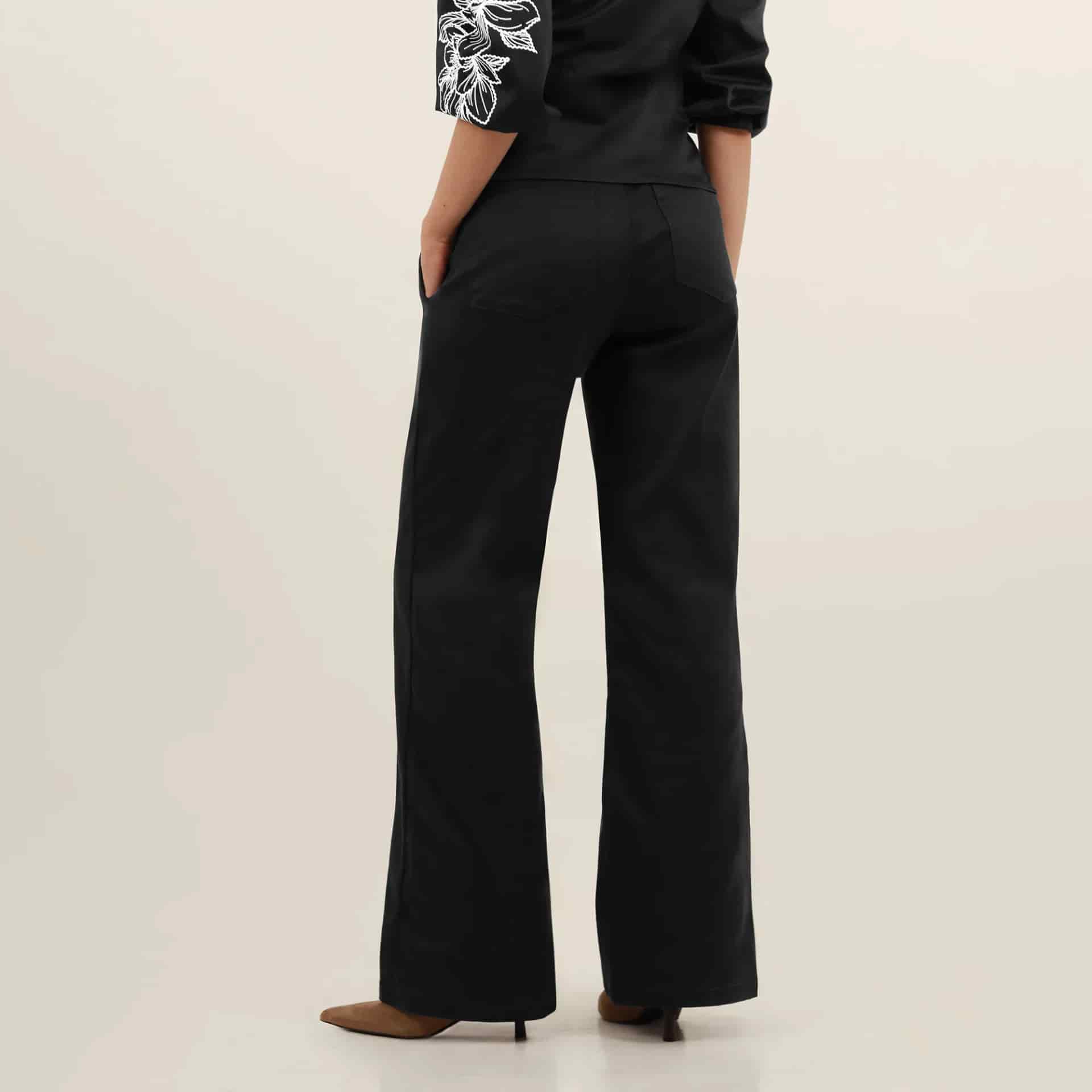 Pantalón palazzo bota flare con bordado flor - miniatura 4