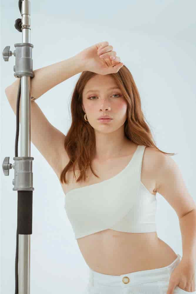 Crop Top Asimetrico Maca - miniatura 4