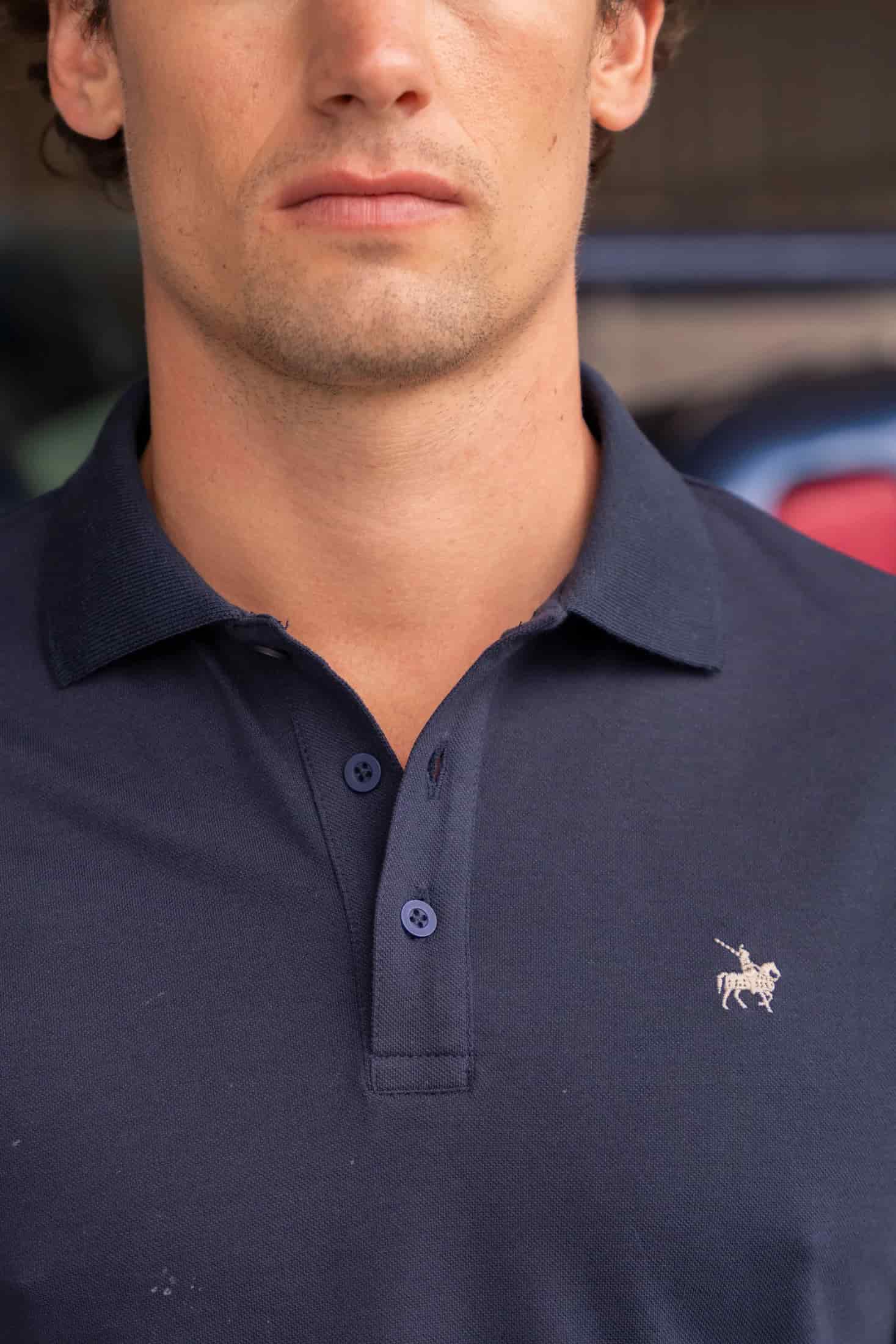 Camiseta Polo Basic Hombre Azul Oscuro - miniatura 3