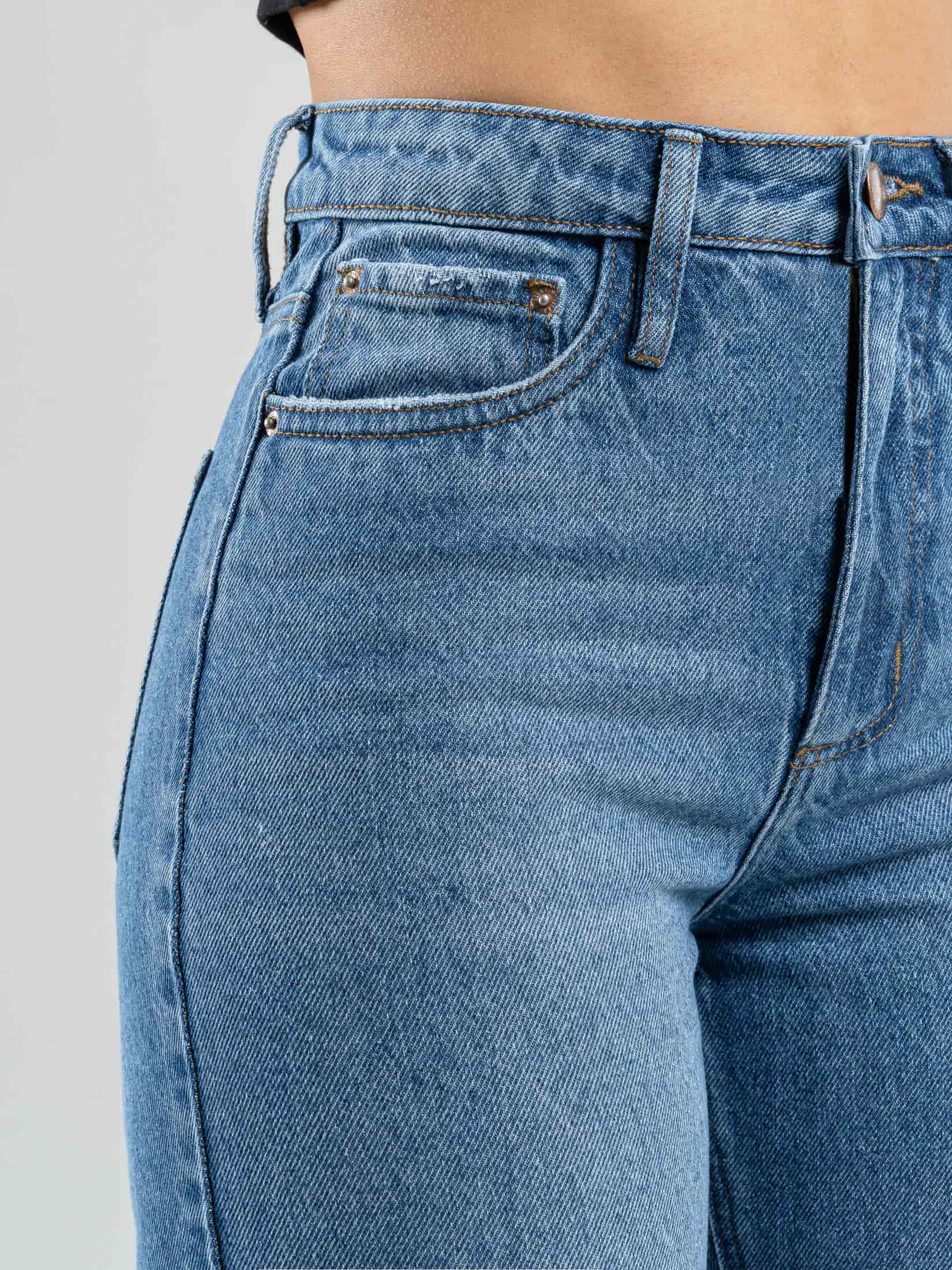 Ref: 064236 Jean Mom Flare, rígido, tiro alto, tono azul medio, diseño cinco bolsillos. - miniatura 4