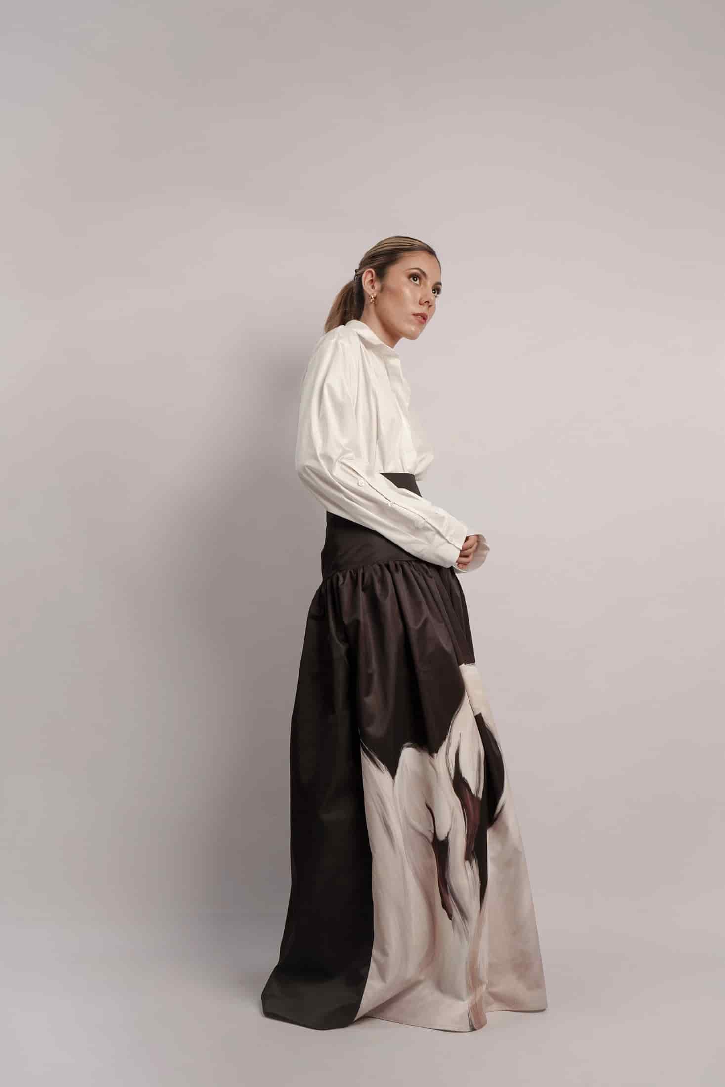 SWAN BLACK BLOUSE - miniatura 3