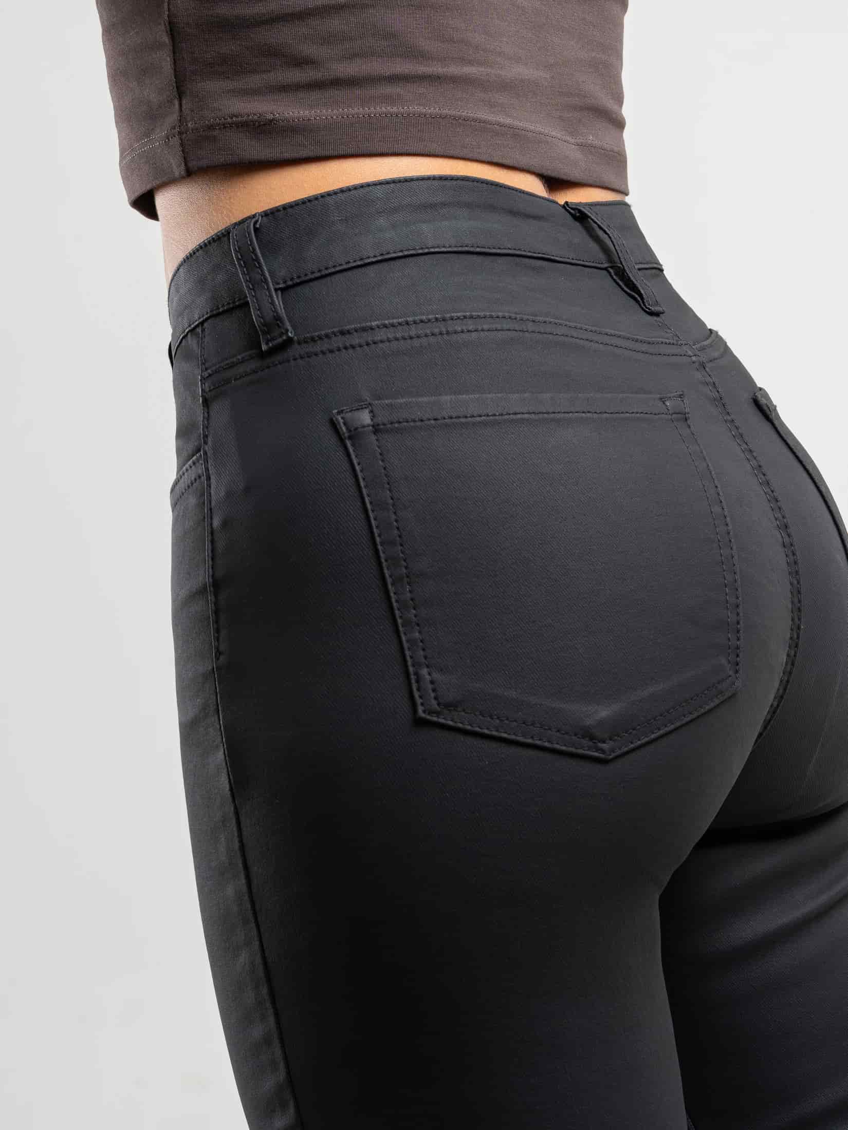 Ref: 065963 Pantalón flare stretch, bota ancha, efecto cuero, tiro alto, tono negro. - miniatura 3