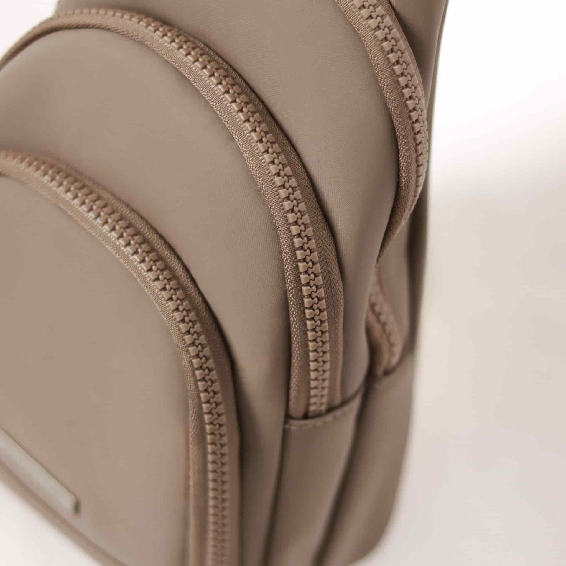 Bolso estilo canguro pequeño - miniatura 3
