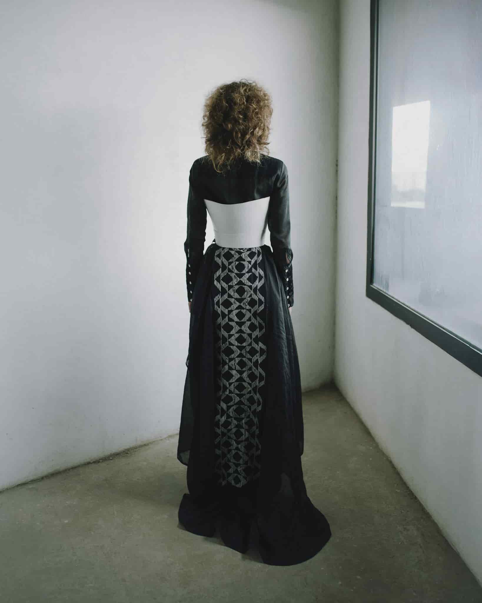 SHIRTDRESS CAPE WITH FURROWS IN SLEEVES - miniatura 10