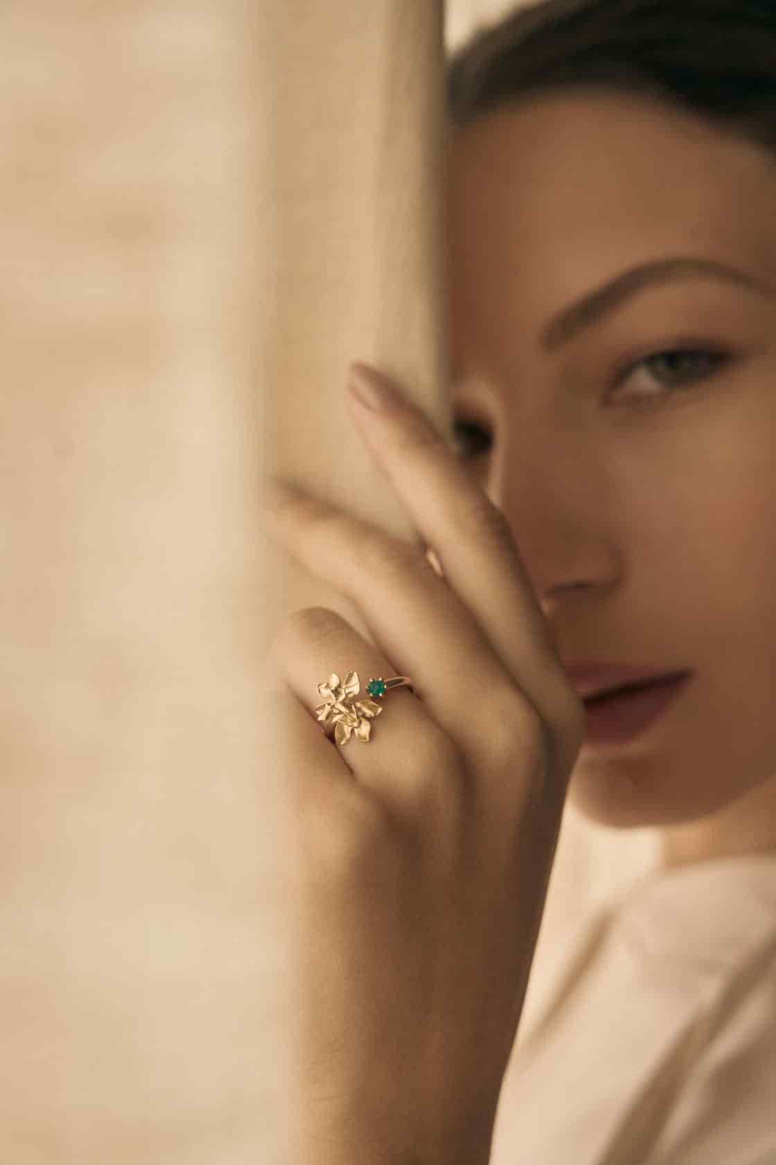 SIGMATOXTALIS ORCHID RING WITH EMERALD - miniatura 3