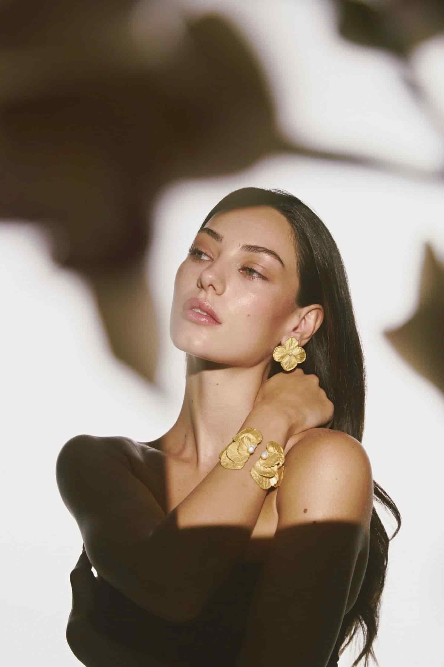 PULSERA HORTENSIAS DECONSTRUIDAS CON PERLA - miniatura 2