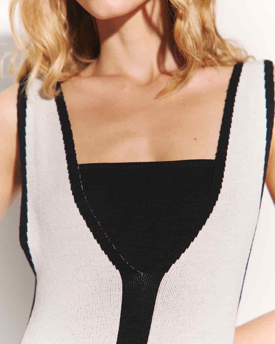 Vestido tejido con líneas asimétricas - miniatura 3