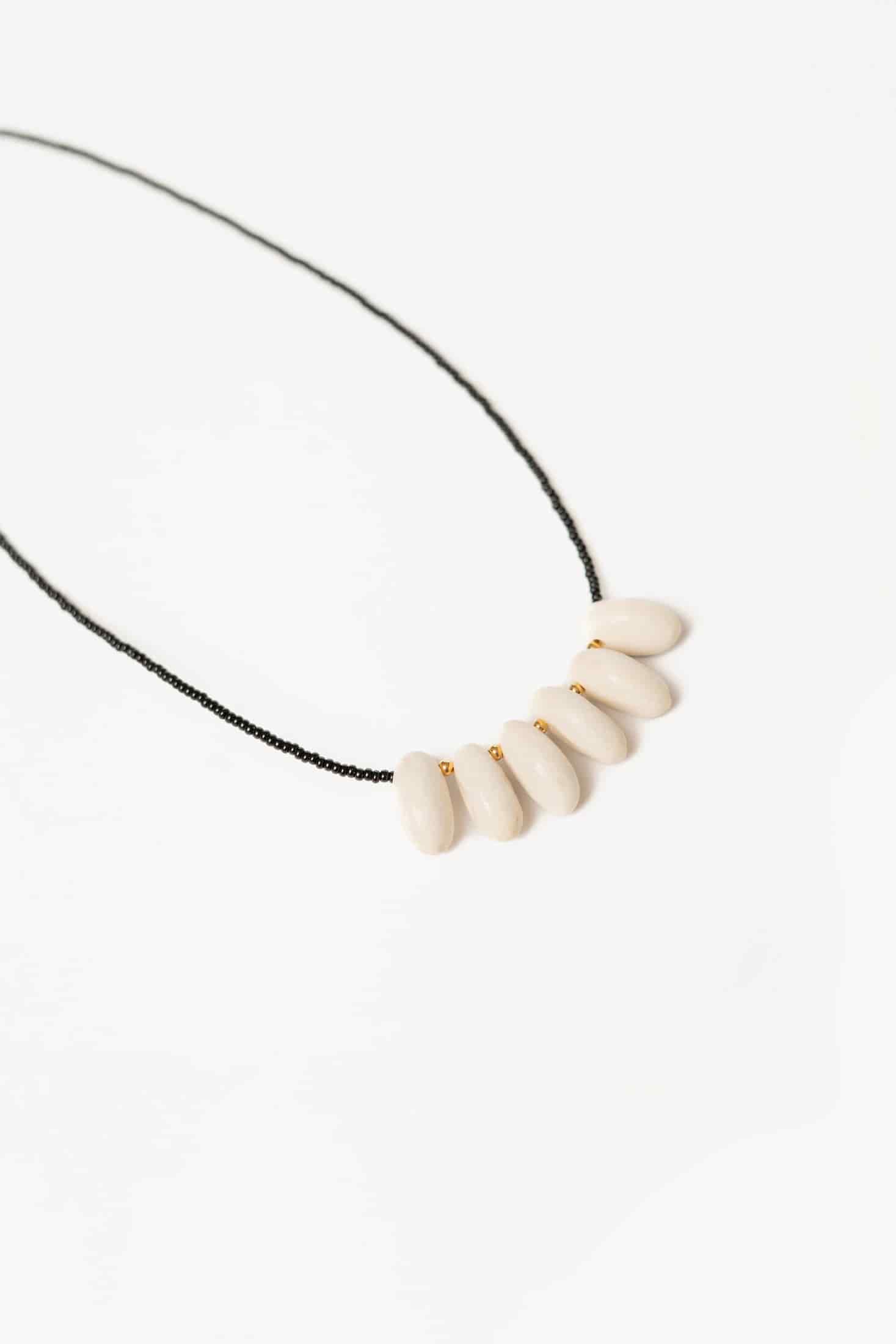 Collar Arado Frijol Blanco - miniatura 2