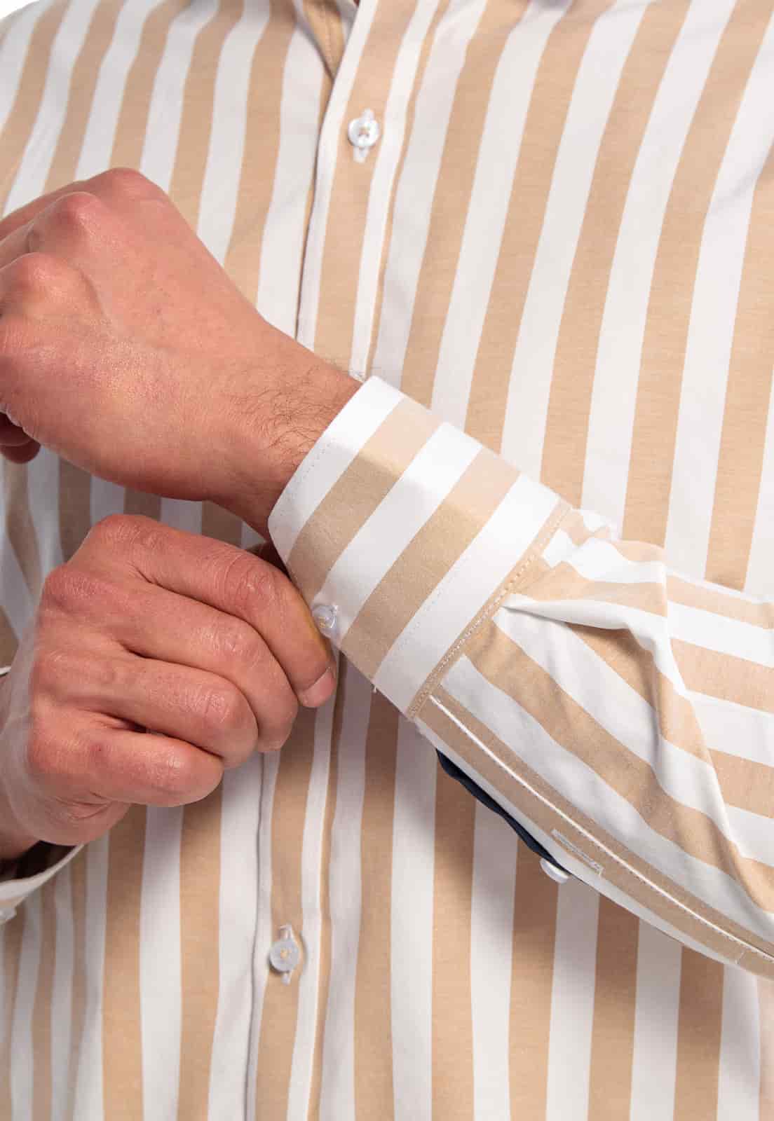 Camisa manga larga blanca con rayas camel - miniatura 6