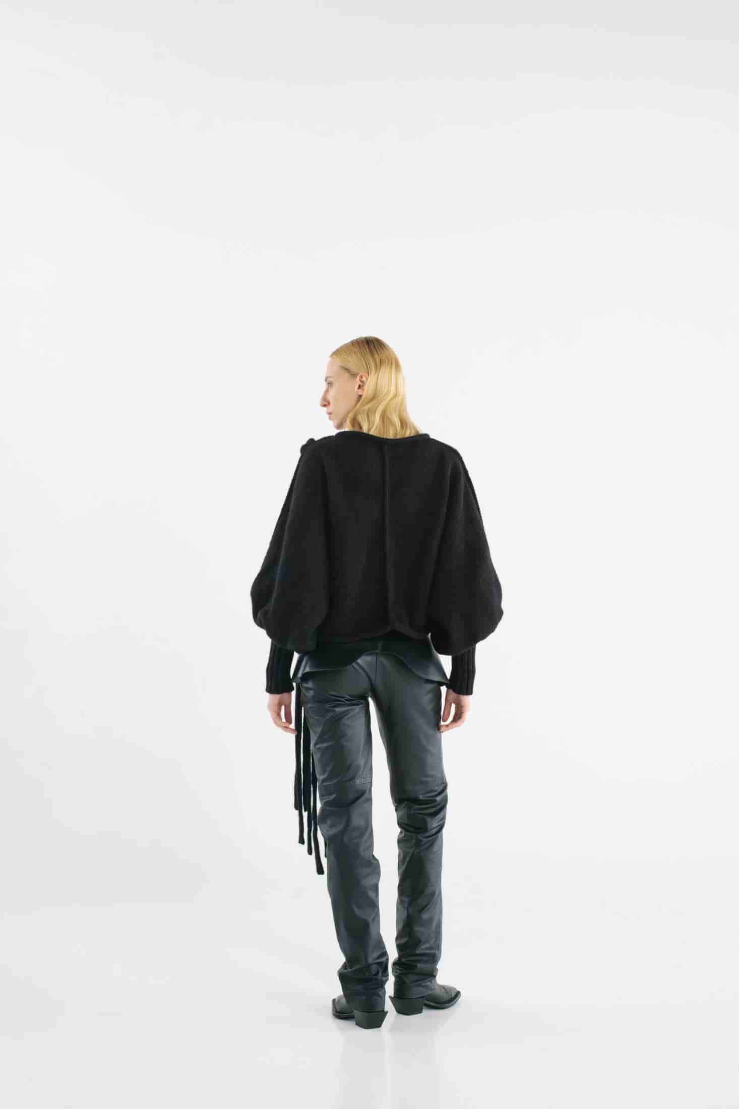 KNITTED SWEATER WITH LONG BRAIDS - miniatura 4