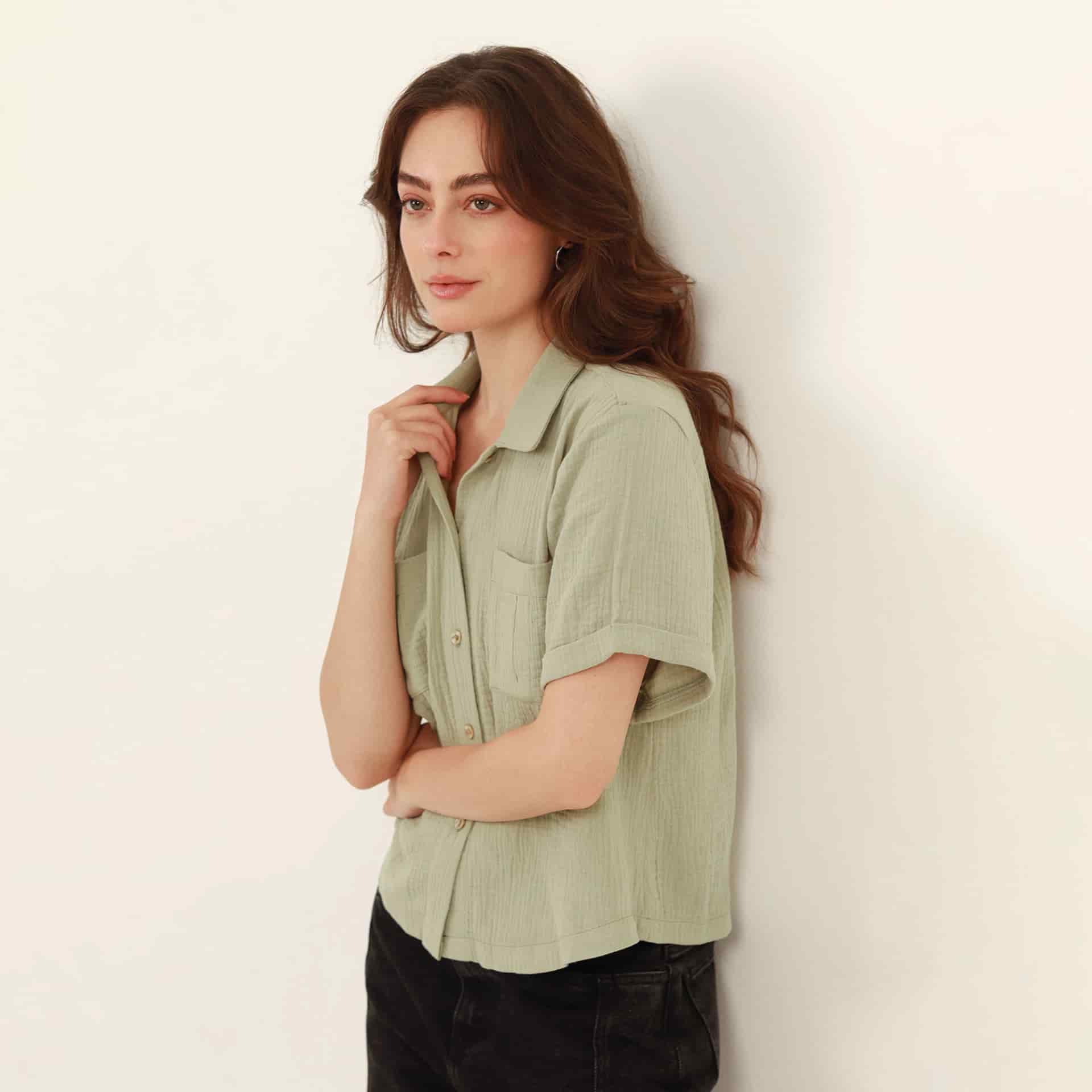 Blusa abierta cuello sport manga corta con bolsillos - miniatura 4