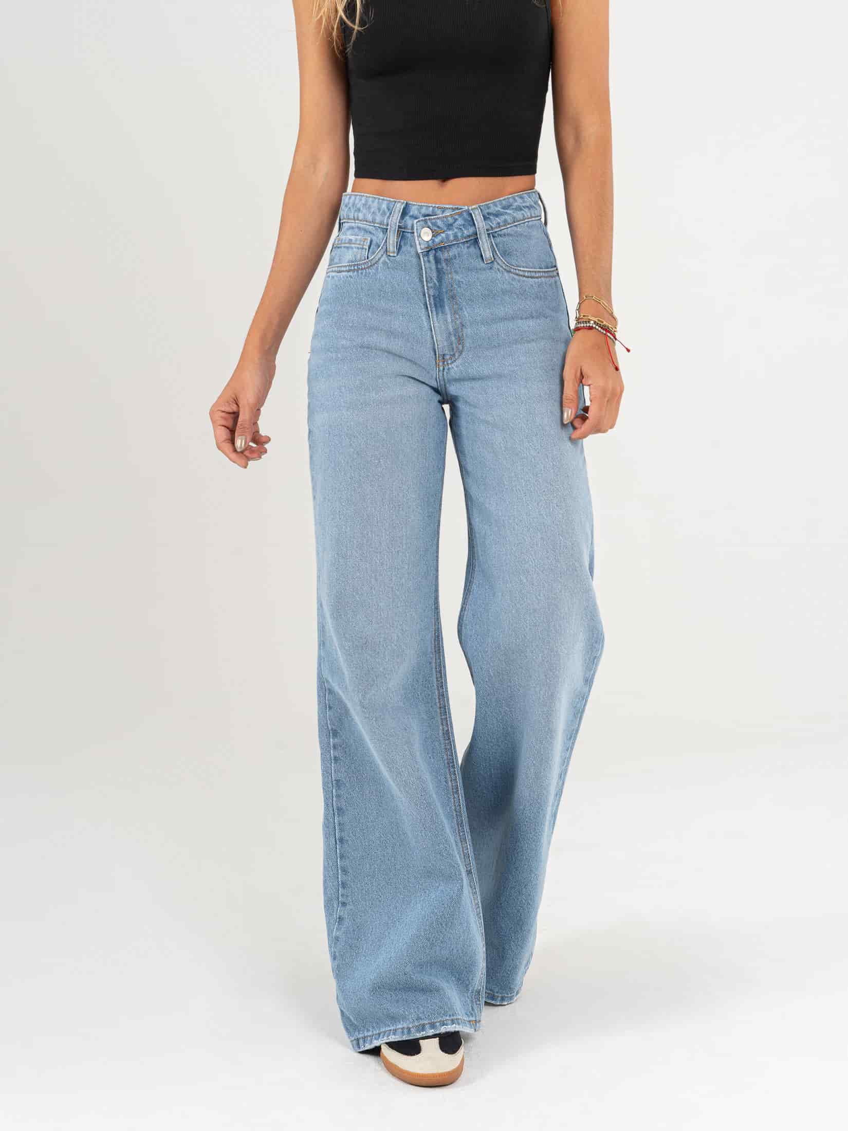 Ref: 064977 Jean Mom Flare, rígido, tiro alto, tono azul medio, detalle en pretina. - miniatura 1