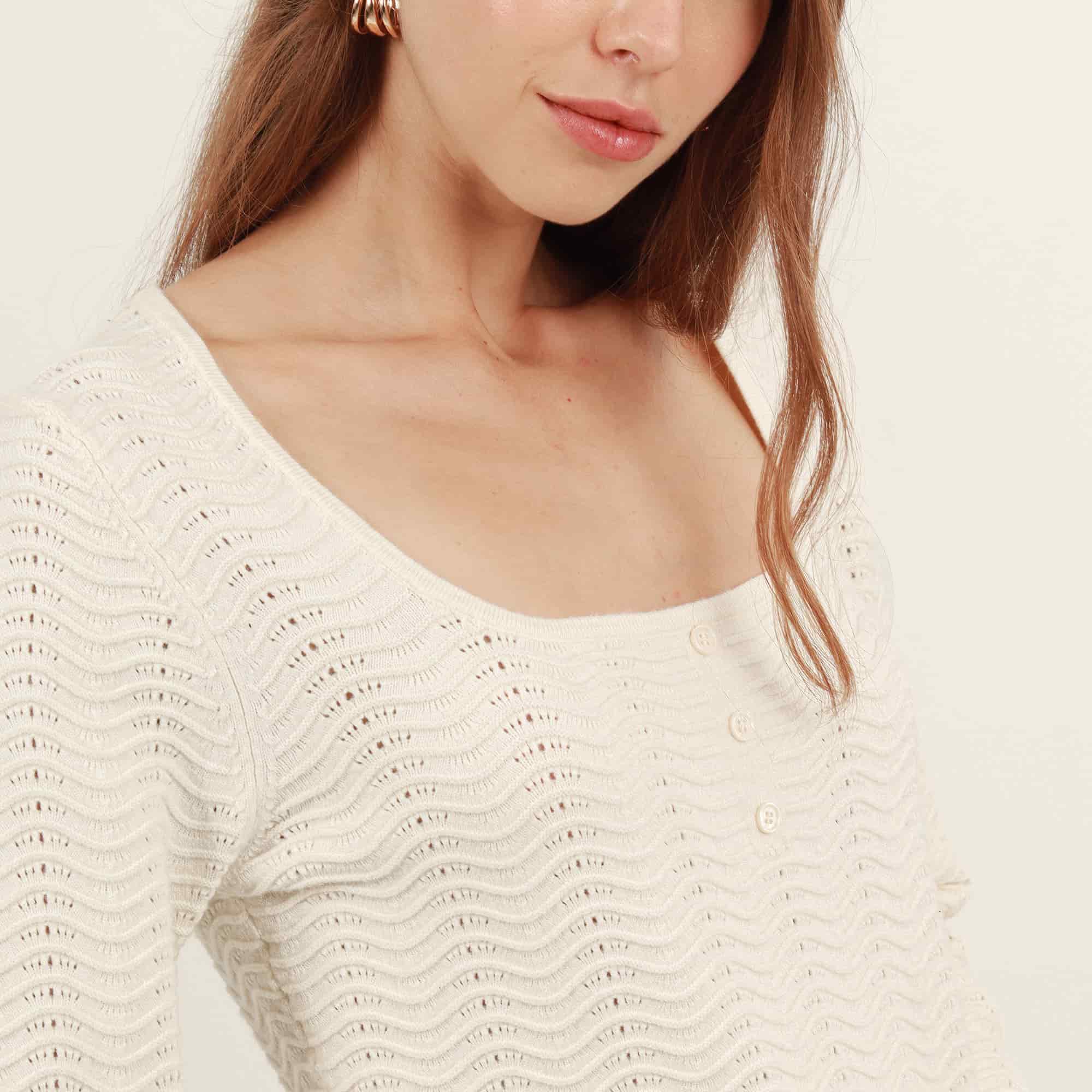 Sweater con textura cuello en u manga larga con botón - miniatura 9