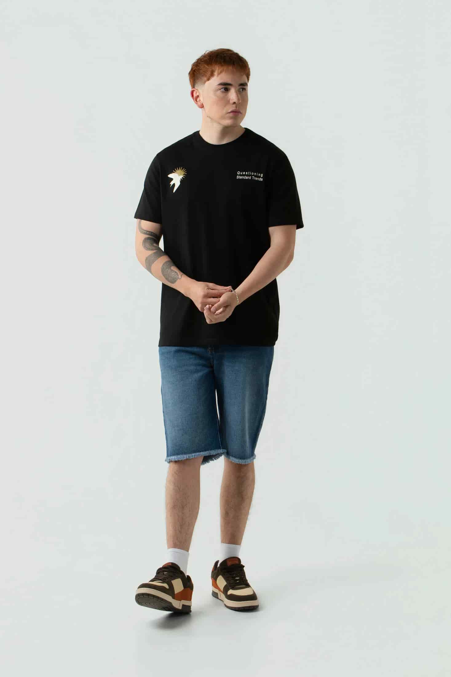 CAMISETA ESPECIAL ESTAMPADO LOCALIZADO COLOR NEGRO - miniatura 4