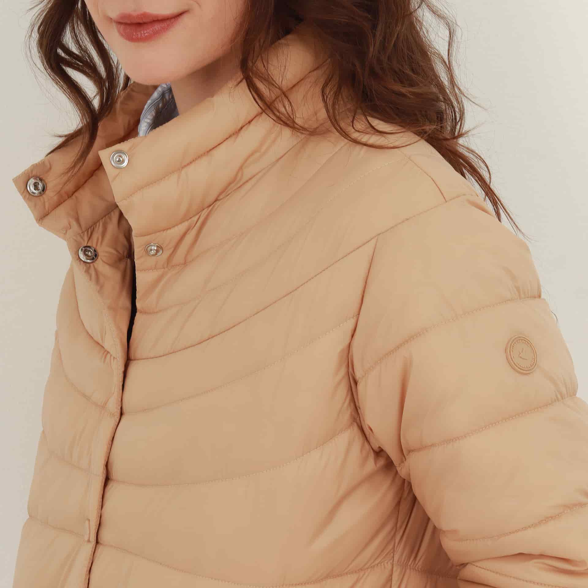 Chaqueta acolchada cuello alto - miniatura 4