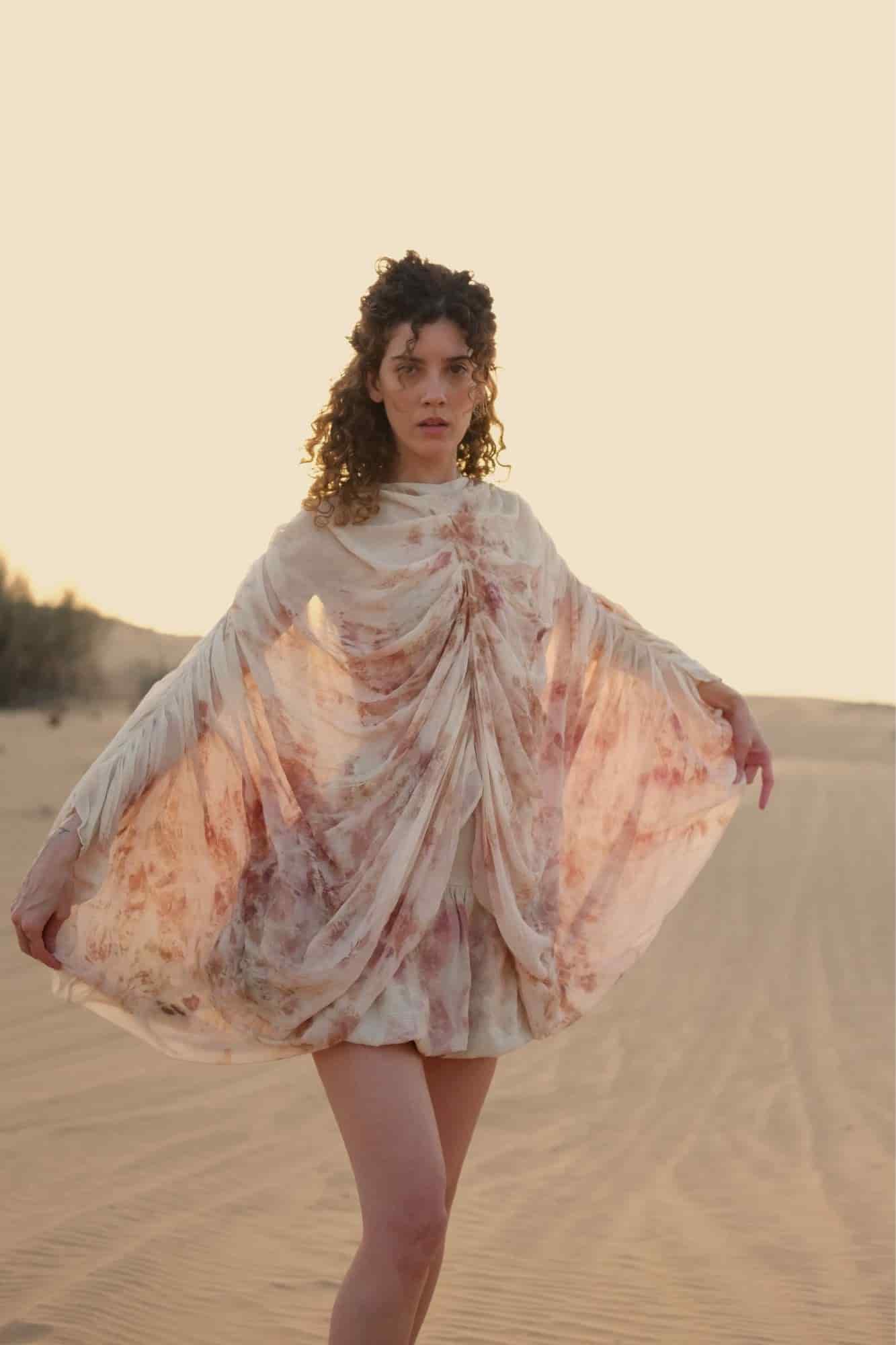 Rose Draped Silk Georgette Cape - miniatura 4
