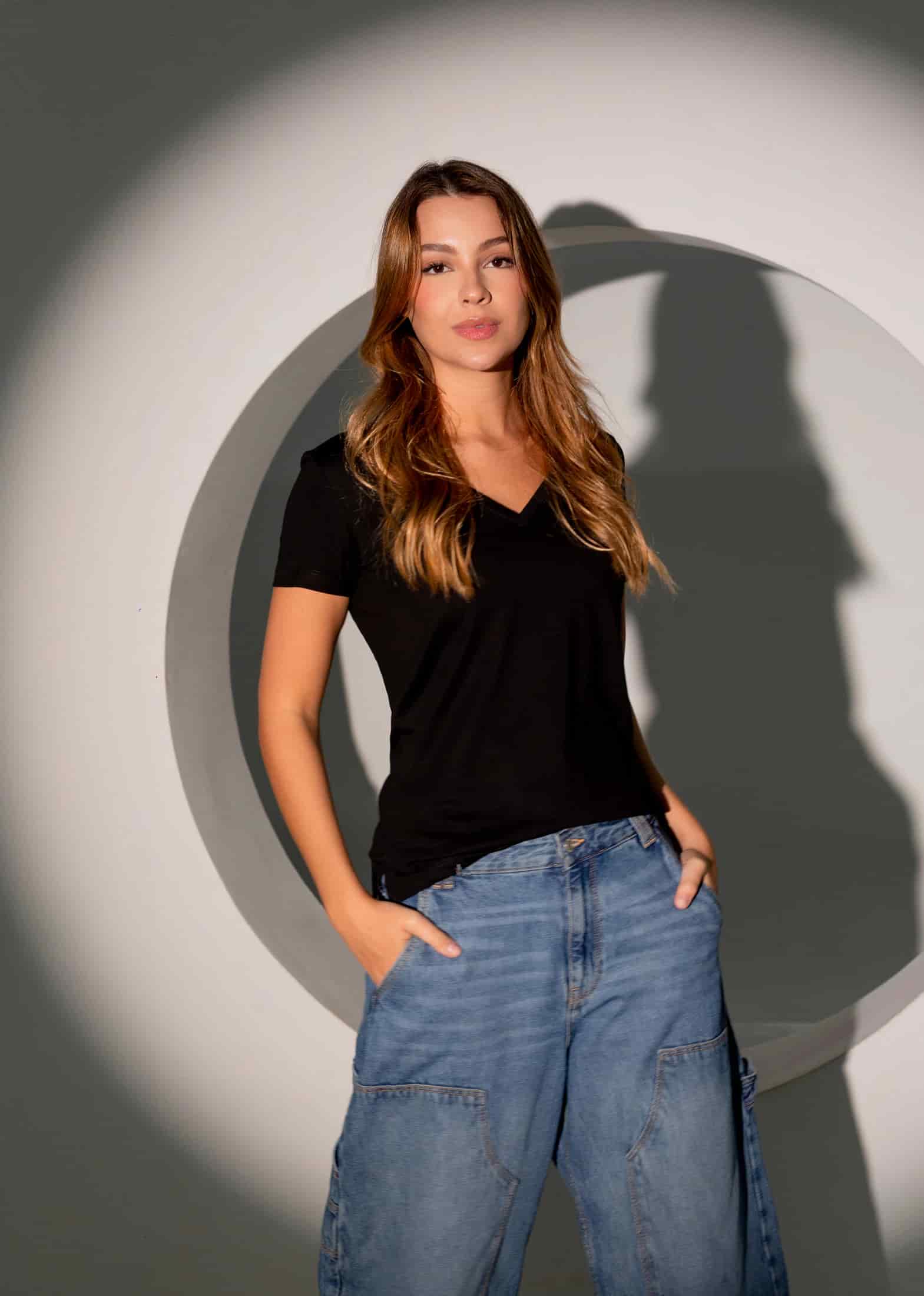 Básica Algodón Pima V-Neck Tee - miniatura 2