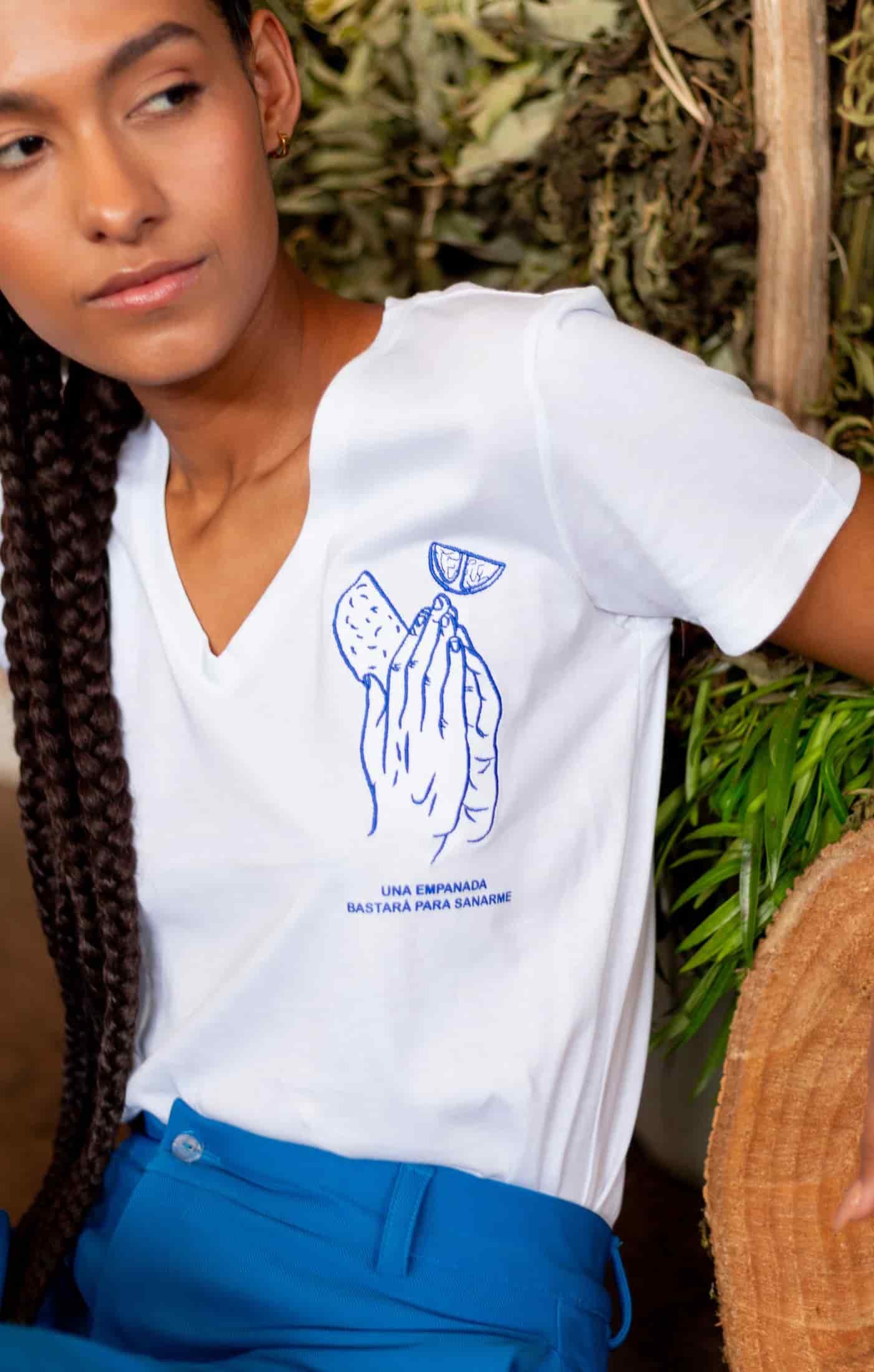 Una Empanada Bastará V-Neck Tee - miniatura 1